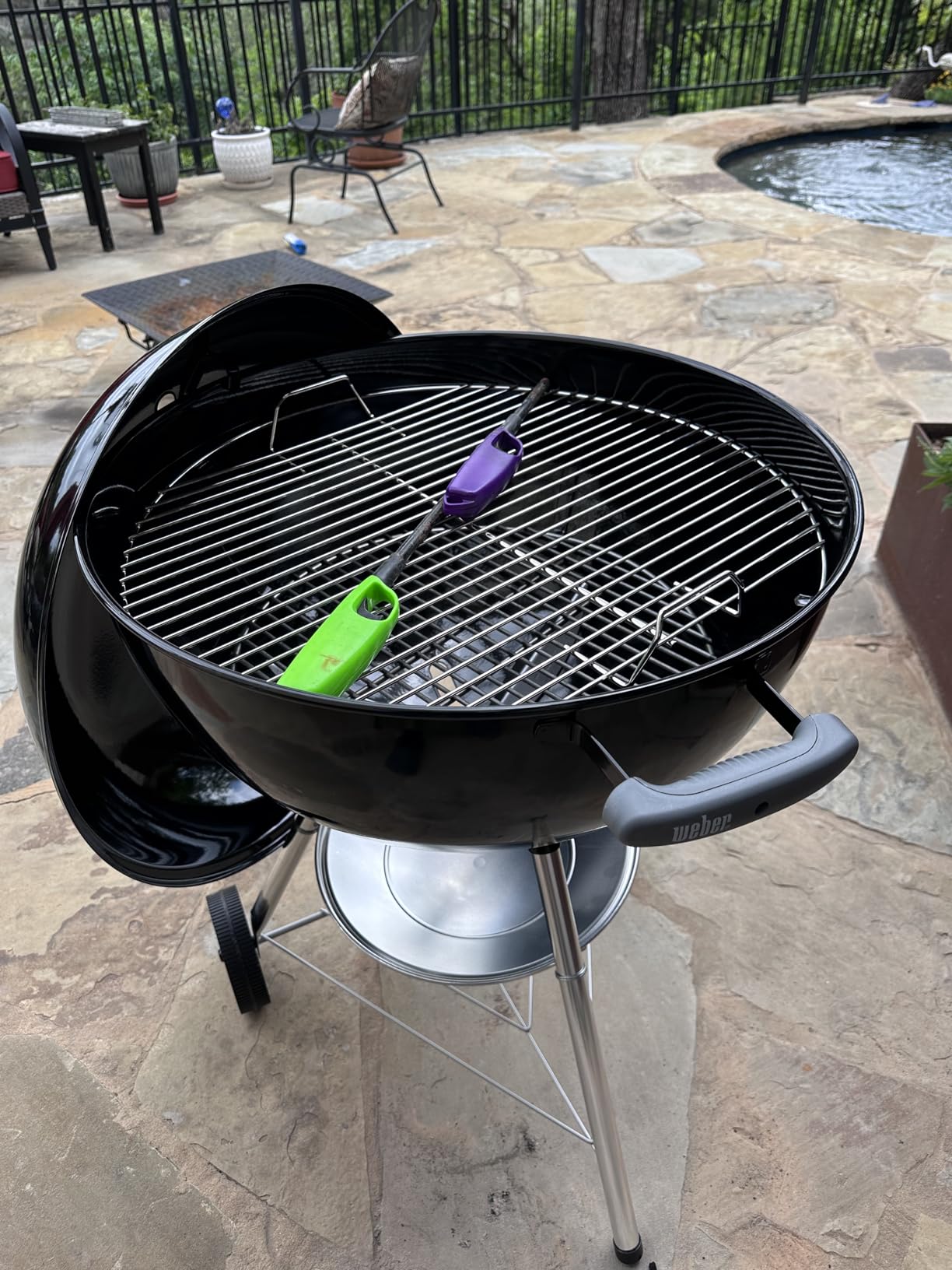 Weber Original Kettle Charcoal Grill, 22-Inch, Black customer photo 2