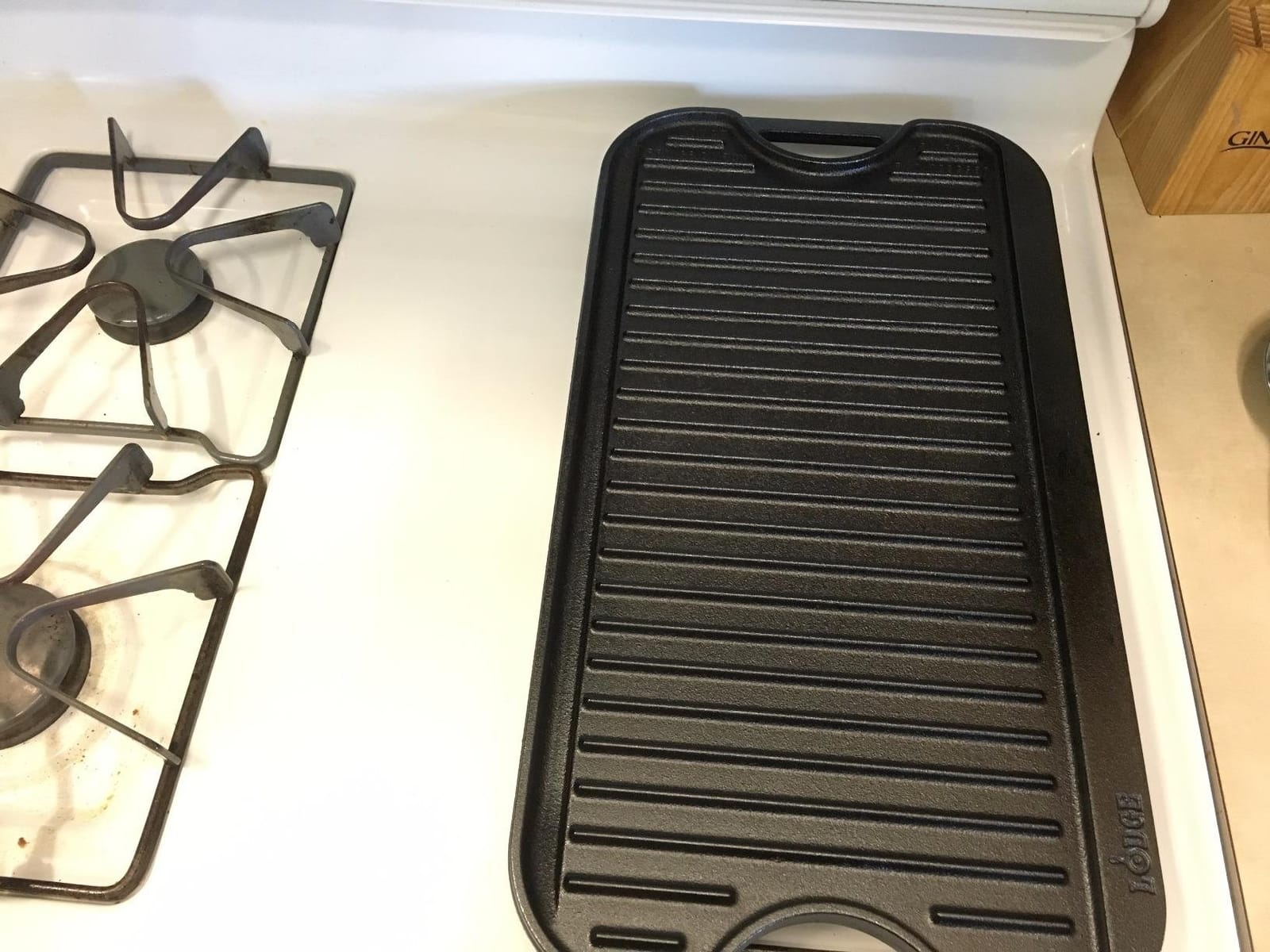 Lodge Pro-Grid Reversible Grill/Griddle, PFAS-Free, 20 x 10.5 Inches | Dual-Sided Reversible Cast Iron Grill & Griddle, Double Burner, Even Heat Distribution, Non-Toxic Cookware customer photo 1