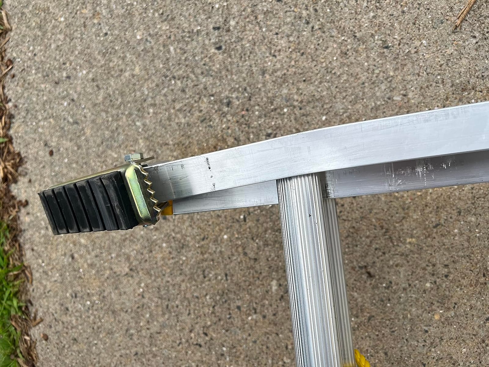 Louisville Ladder 16-foot Aluminium Extension Ladder, 250-Pound Load Capacity, Type I, AE3216 customer photo 1