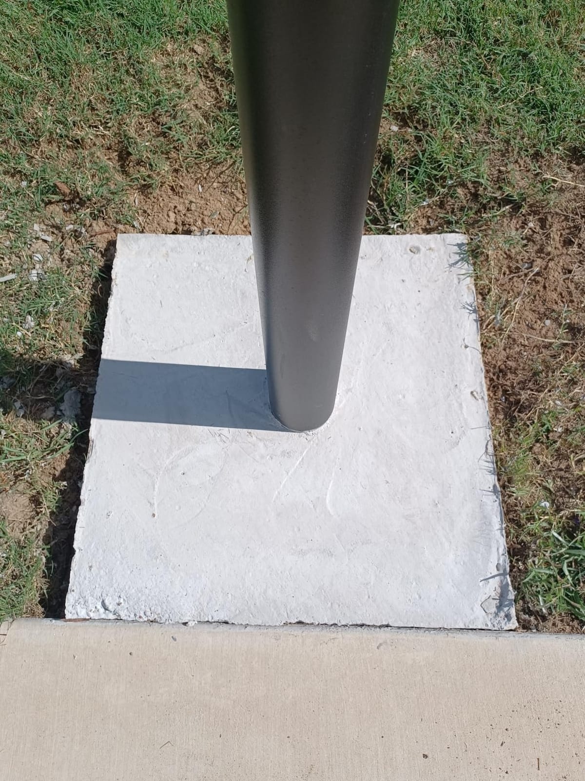Lifetime 1084 Height Adjustable In Ground Basketball System, 50 Inch Shatterproof Backboard customer photo 2