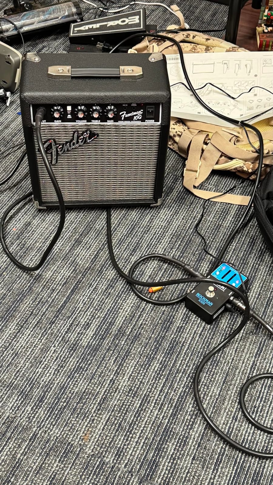 Fender Frontman 10G Electric Guitar Amplifier, 10-Watt Amp, Black/Silver | 10 Watt Practice Amp with 6 Speaker, Built In Overdrive, Headphone Jack and Aux Input, Black/Silver customer photo 1