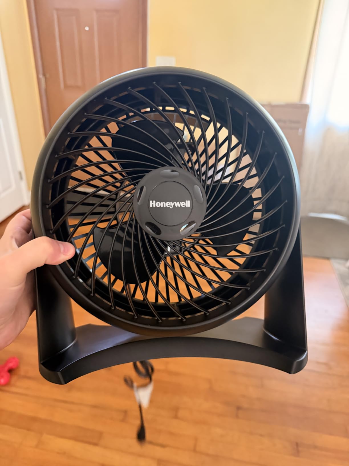 Honeywell TurboForce Air Circulator, Small Tabletop Fan, Quiet Personal Fan for Home or Office, 3 Speeds, 90 Degree Pivoting Head, Black, HT900 customer photo 2