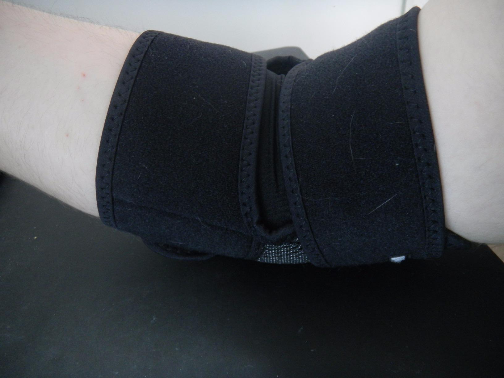 Mueller Sports Medicine Adjustable Elbow Brace, Elbow Pain Relief Support Sleeve for Men and Women, For Tennis, Golf, Painting, Factory-Line Work, and More, Black, One Size customer photo 2