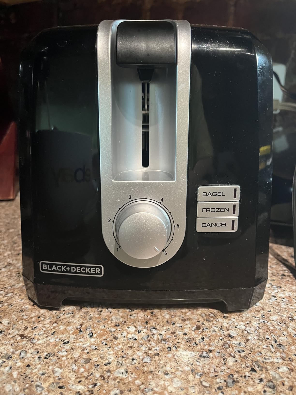 BLACK+DECKER 2-Slice Toaster with Extra-Wide Slots | Compact toaster with extra-wide slots, 6 shade settings and removable crumb tray for easy cleanup customer photo 1
