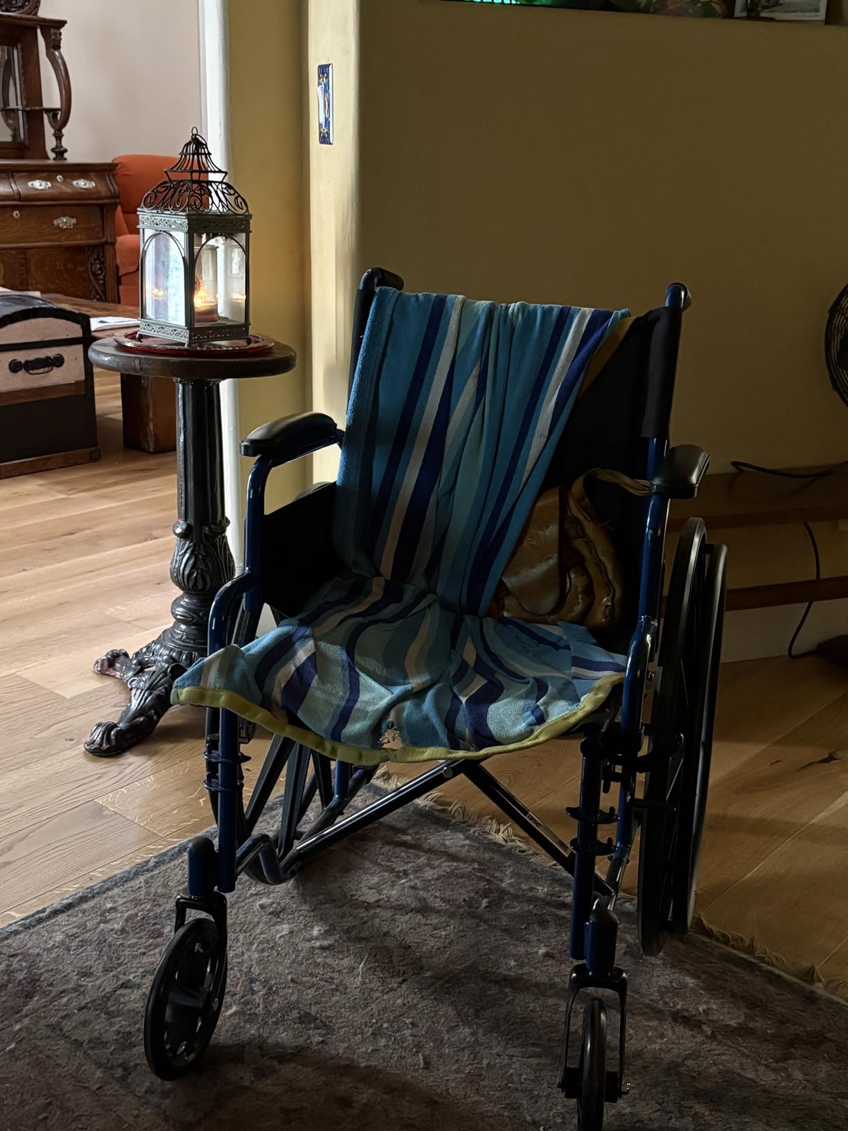 Drive Medical Blue Streak Lightweight Wheelchair with Footrests, 18