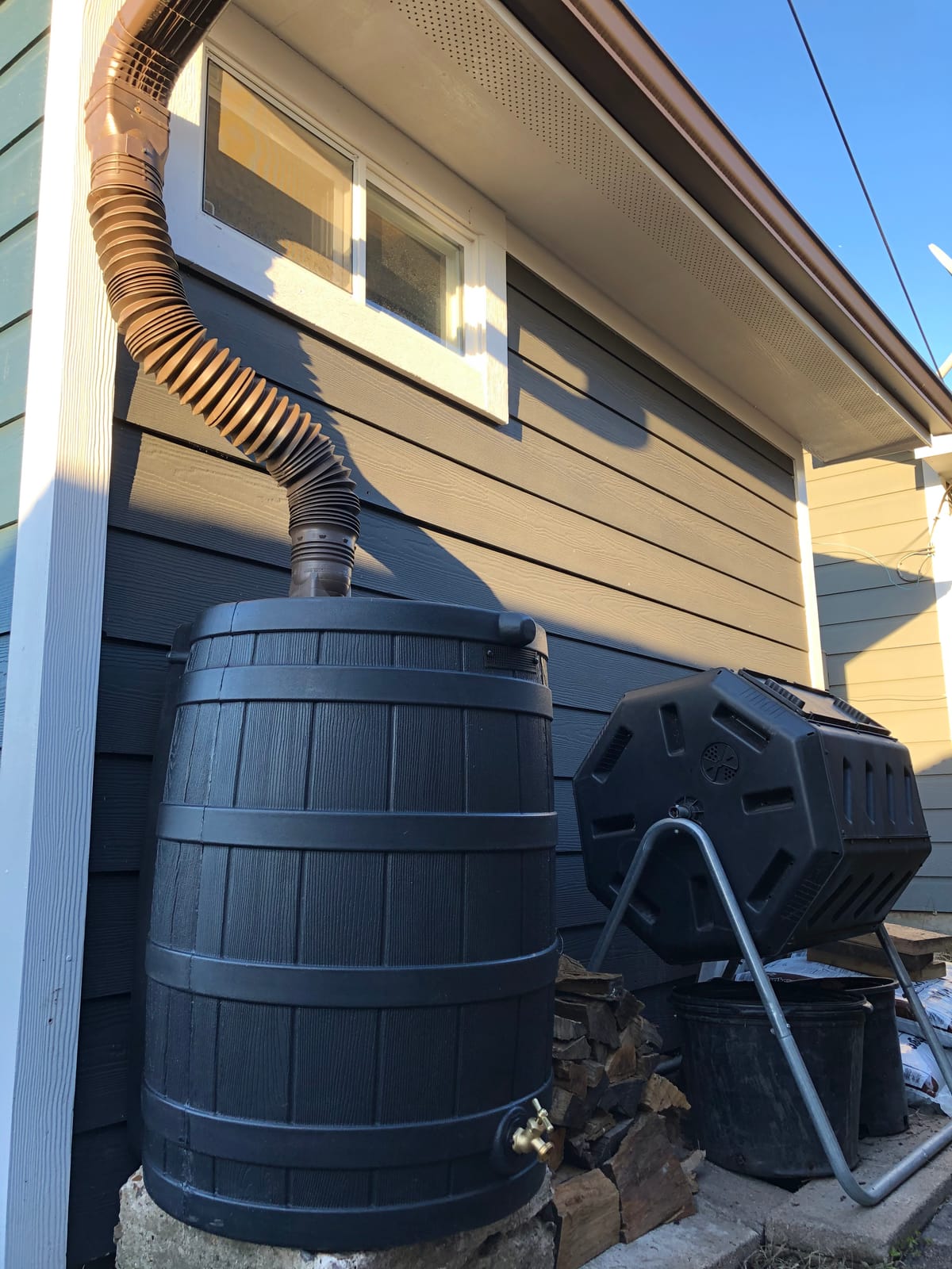 Good Ideas Rain Wizard Water Collection Barrel, 50 Gallon, Oak, Faux Wood Design with Metal Spigot and Flat Back customer photo 2