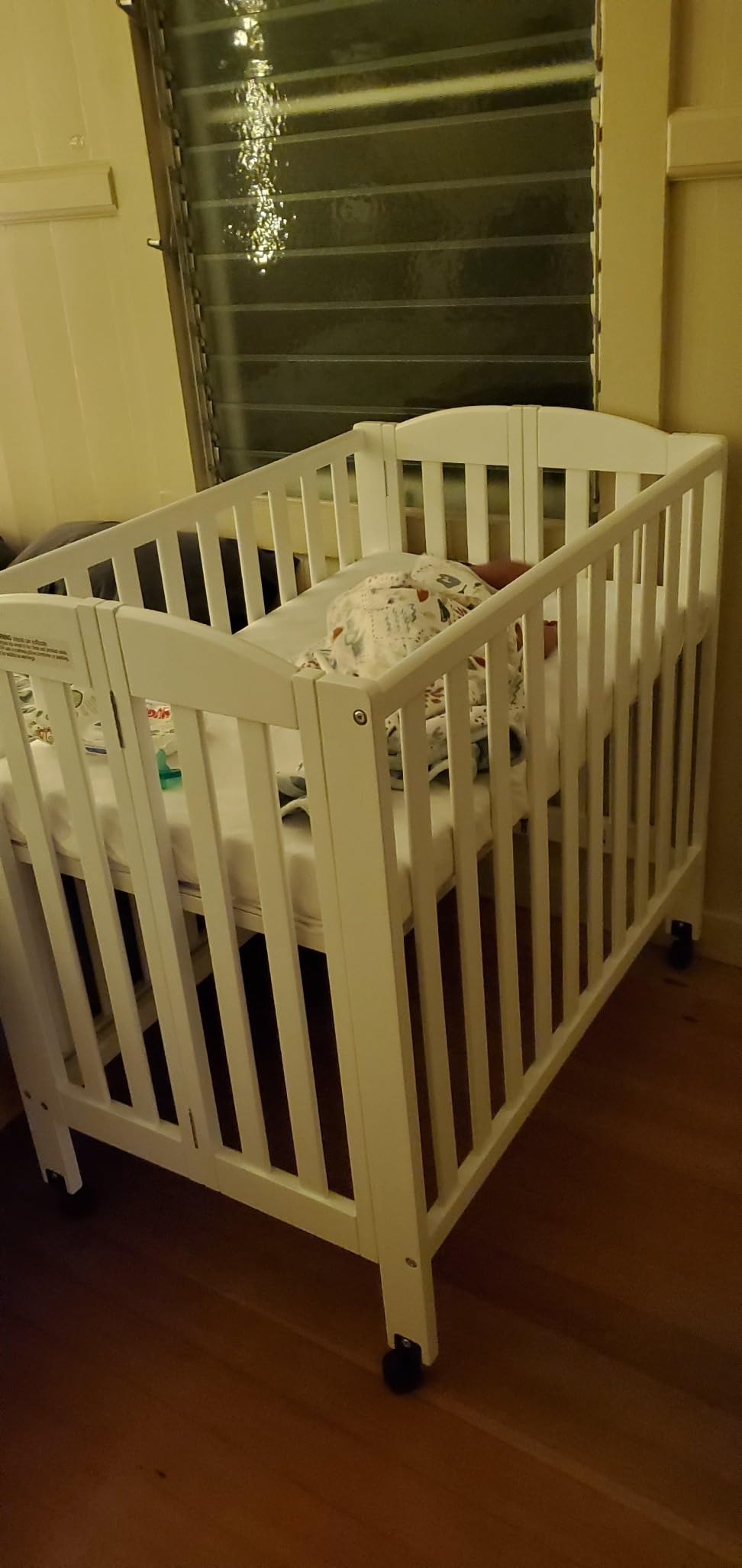 Dream On Me Mini Folding 3-in-1 Portable Baby Crib with Locking Wheels and Mattress, White customer photo 2