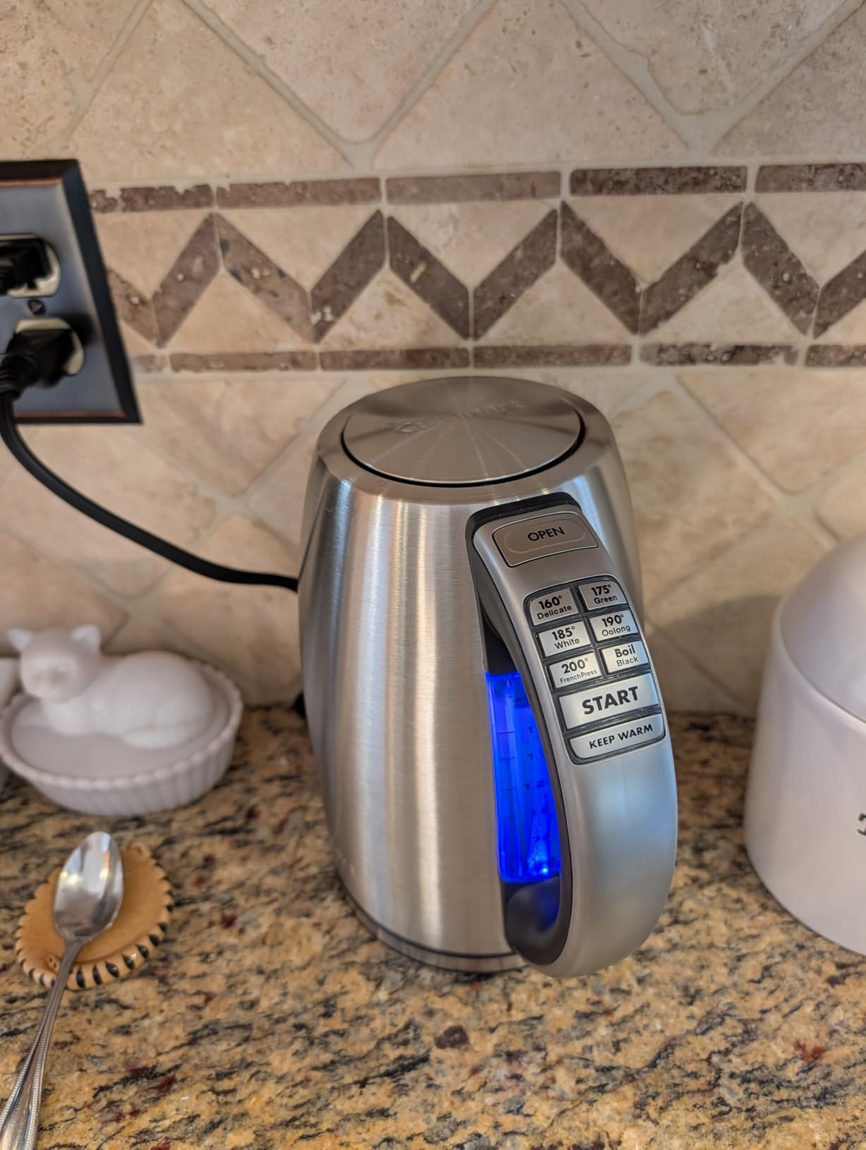 Cuisinart Electric Kettle, 1500W Fast Heating, 6 Temp Presets, 1.7L | Bring water to a boil with Cuisinart PerfecTemp cordless electric tea kettle, includes auto shutoff & 360 degree base, CPK-17P1 customer photo 1