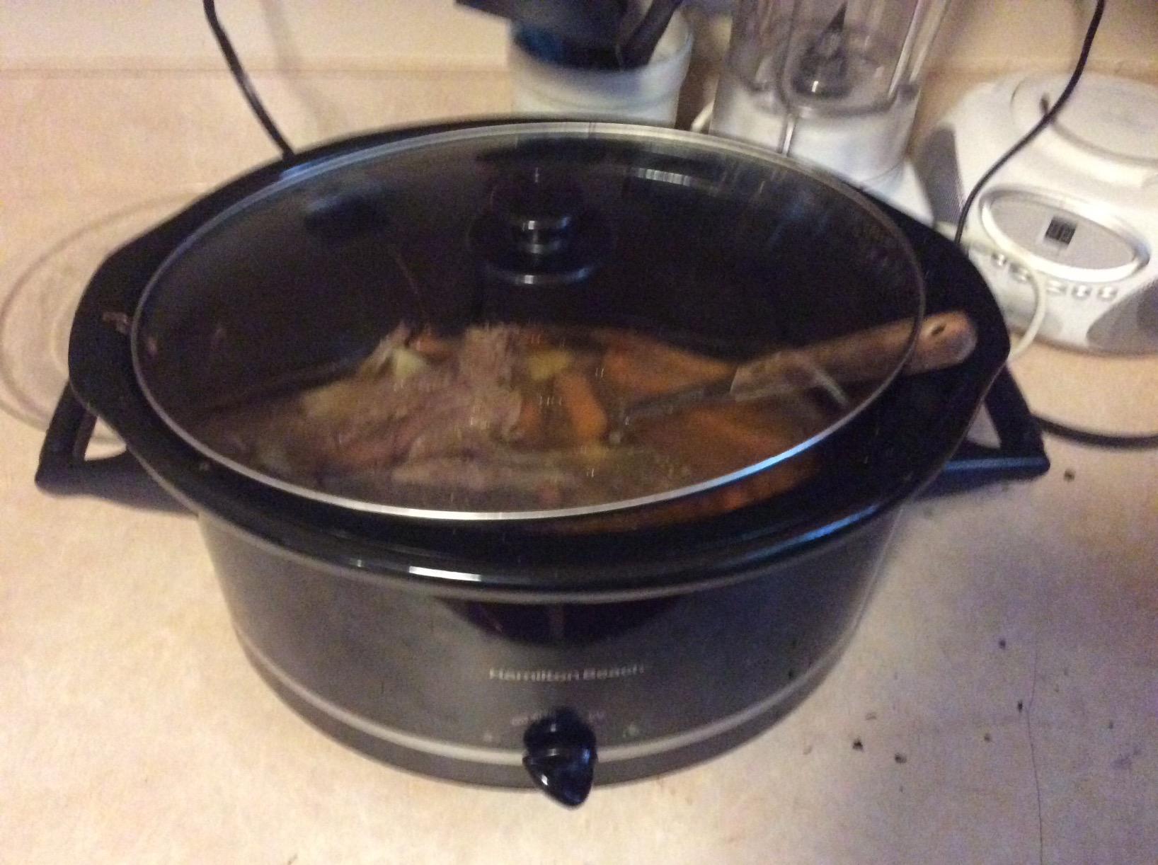 Hamilton Beach Slow Cooker with 3 Cooking Settings, Dishwasher-Safe Stoneware Crock & Glass, 8-Quart Built-In Lid Rest, Black customer photo 1