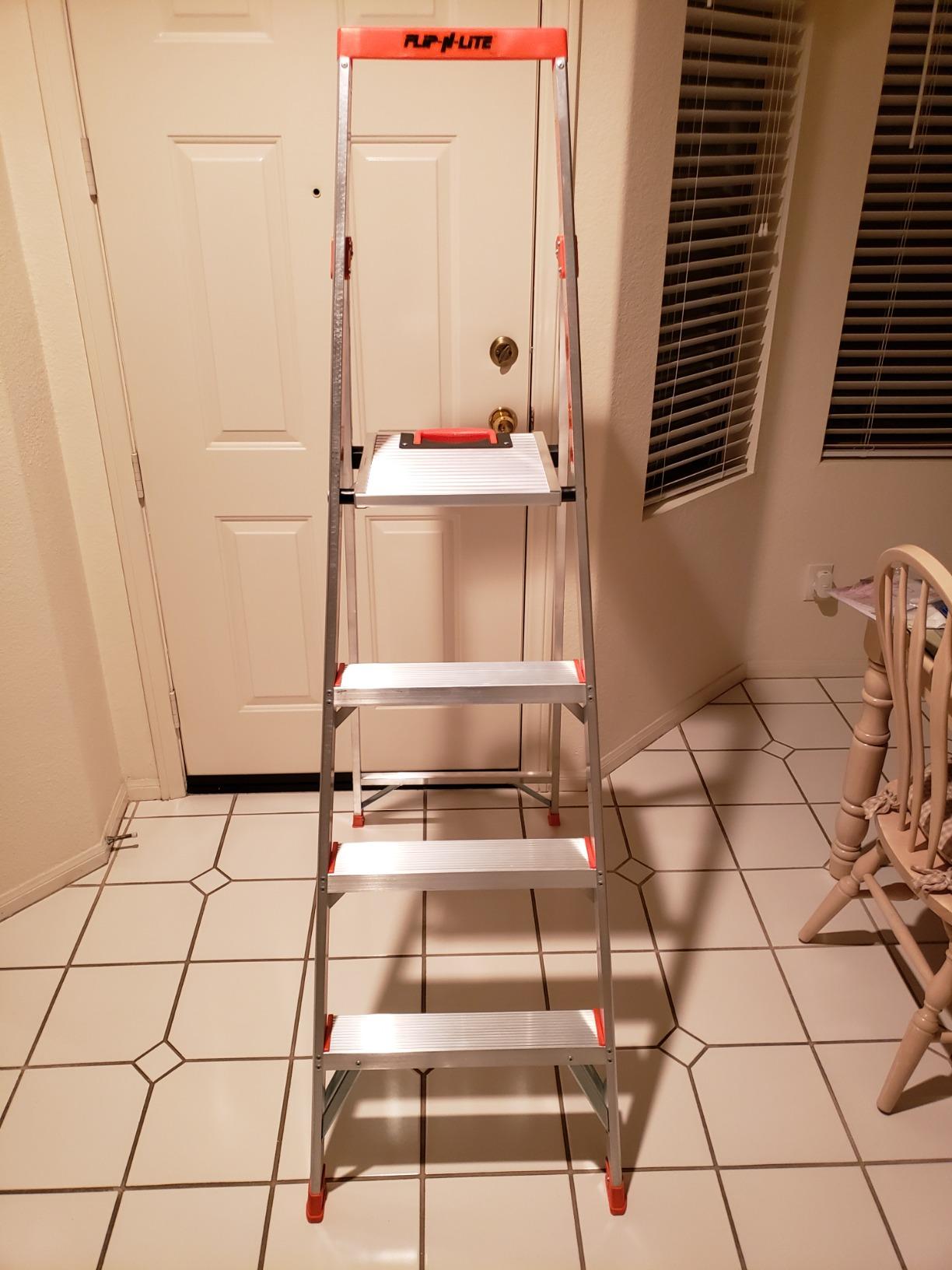 Little Giant Flip-N-Lite 6-ft Aluminum Stepladder, 15270-001 | Ultra Lightweight Ladder, Easy Release Handle, Wide Anti-Slip Steps, Home or Jobsite Use, Type IA 300 lbs. Weight Rated customer photo 2