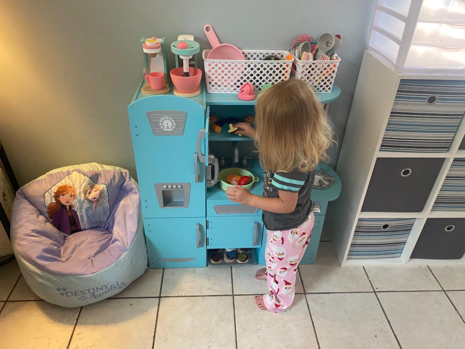 KidKraft Vintage Wooden Play Kitchen with Pretend Ice Maker and Play Phone, White customer photo 2