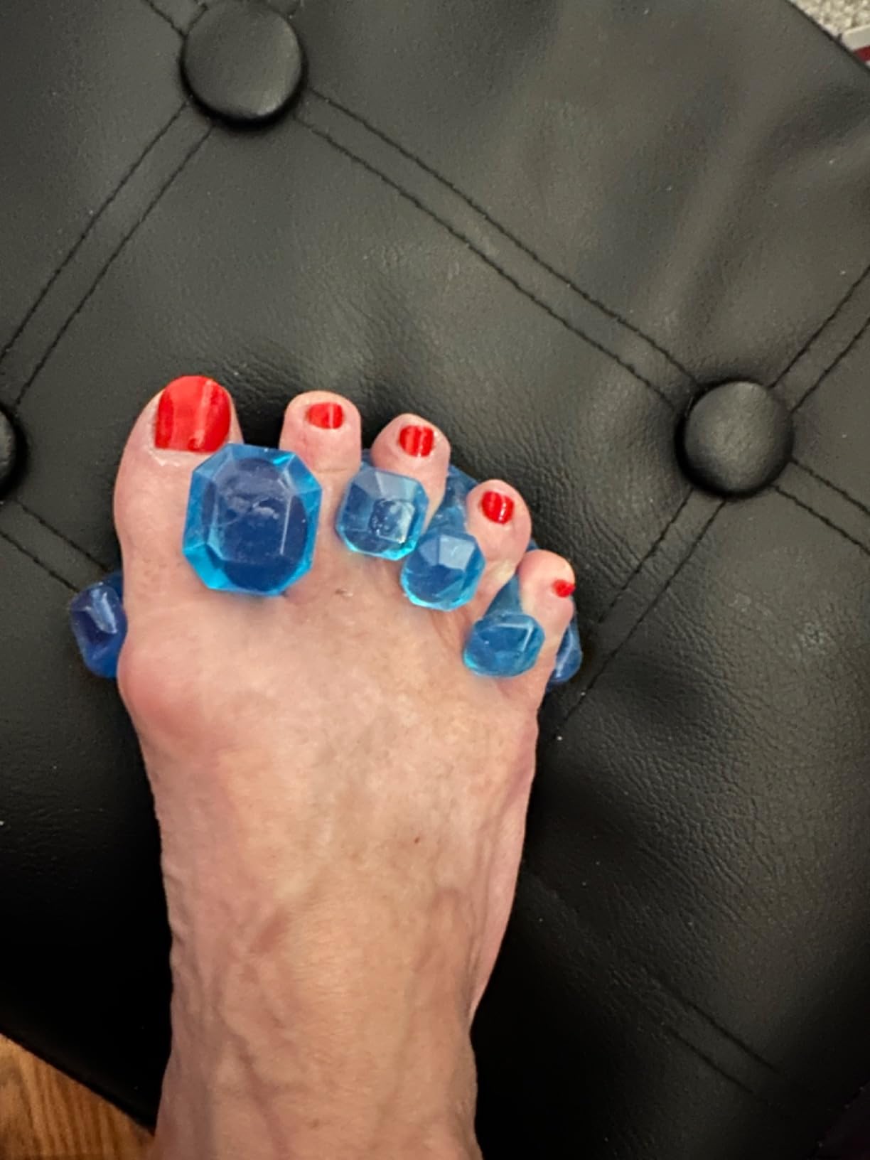 YogaToes GEMS: Gel Toe Stretcher & Separator - America's Choice for Fighting Bunions, Hammer Toes (Size Small fits Shoe Sizes W: 7 and Over/M: 7 and Over) Sold as Pair customer photo 1