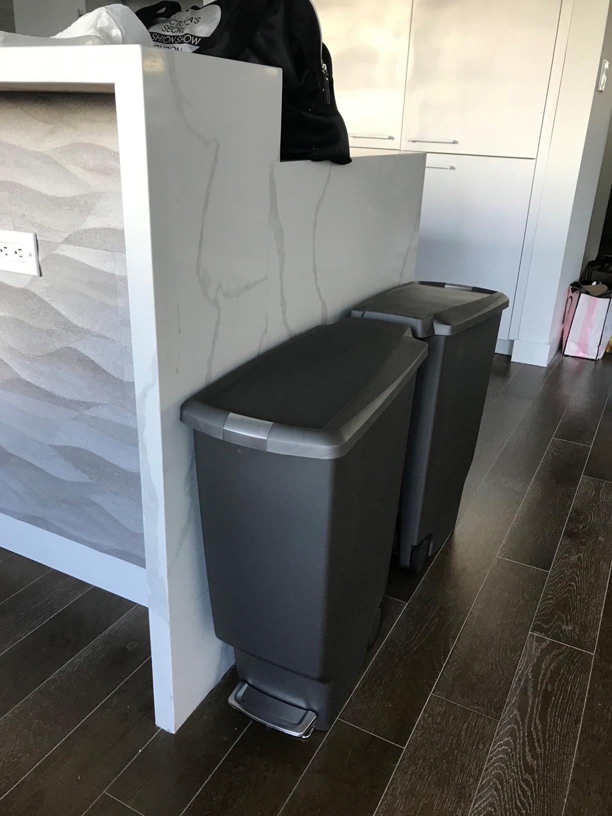 simplehuman 40 Liter / 10.6 Gallon Slim Kitchen Step Trash Can With Secure Slide Lock, Grey Plastic customer photo 1