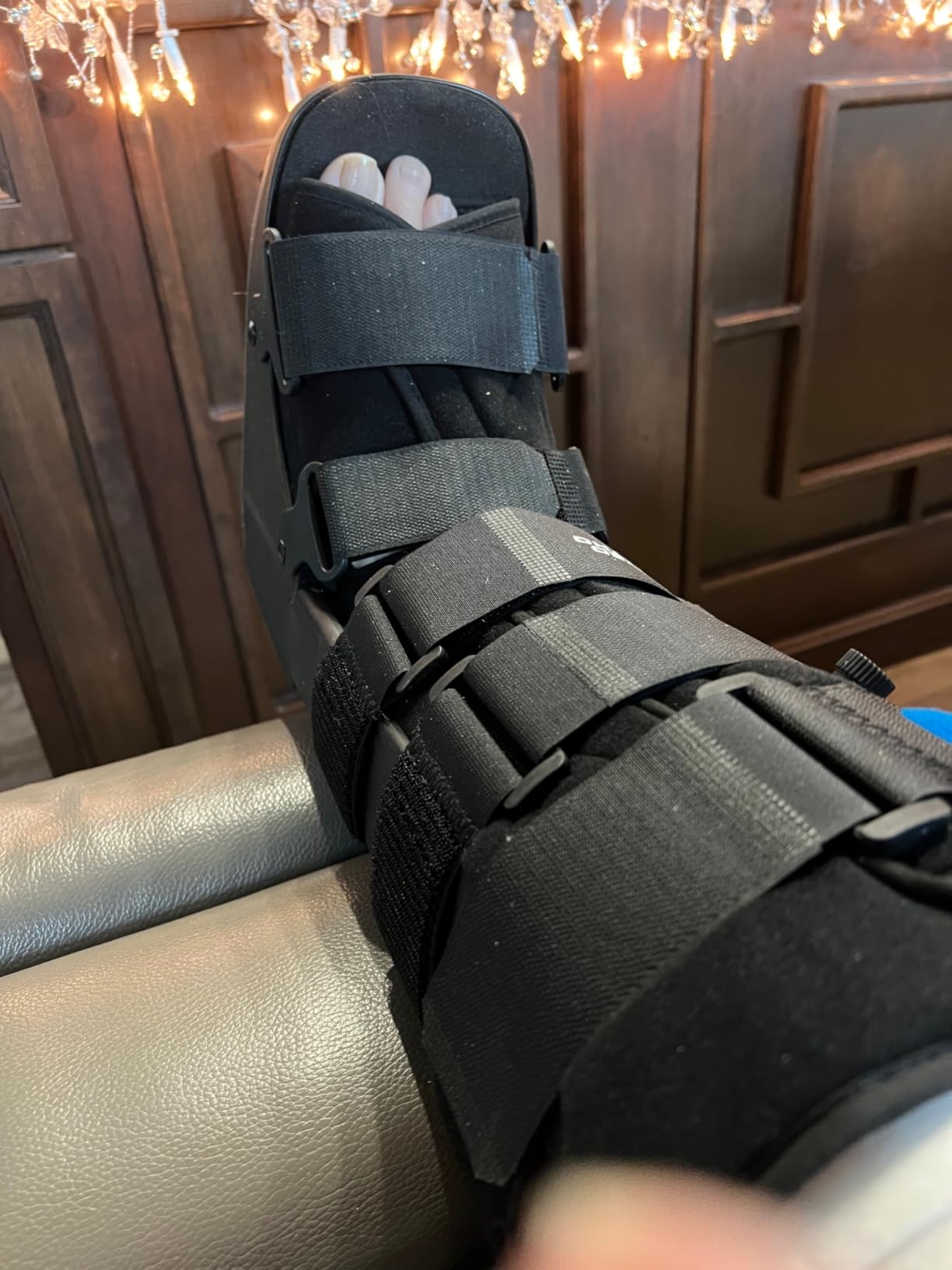 United Ortho Air Cam Walker Fracture Boot, Small, Black customer photo 1