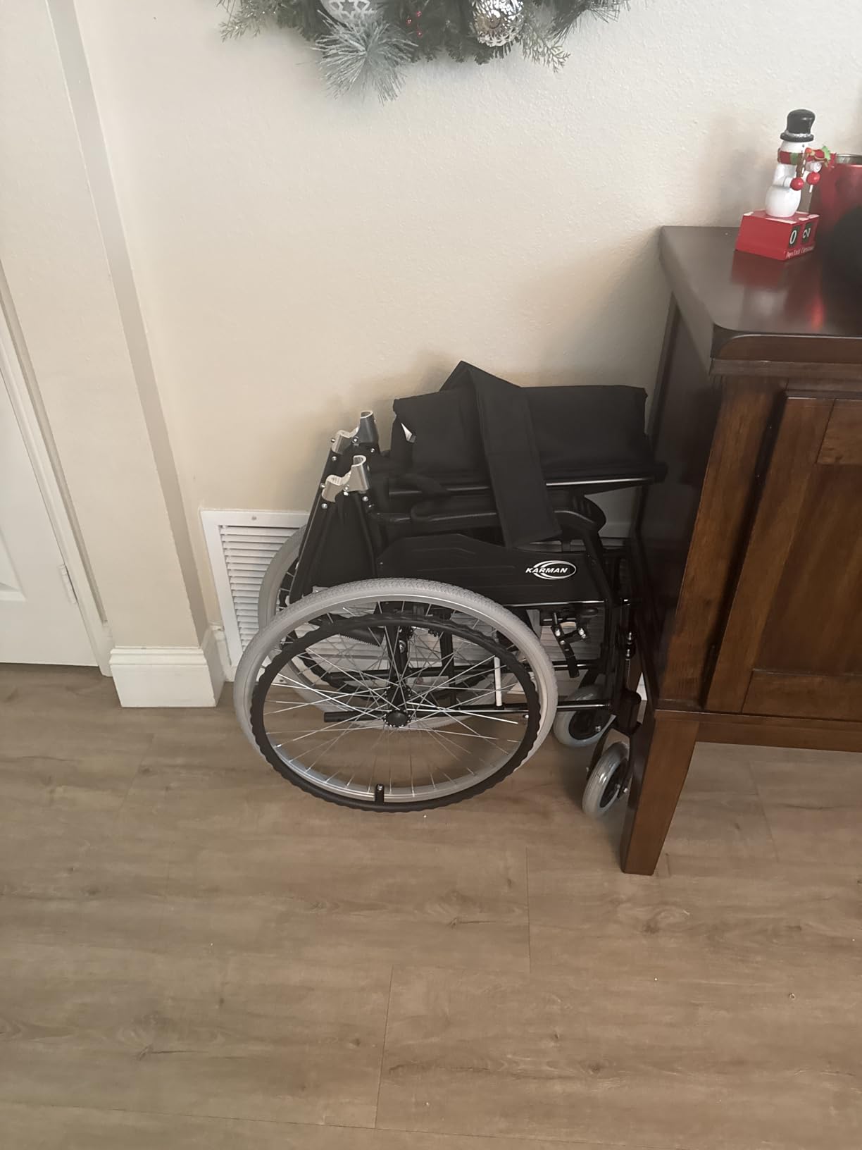 Karman 24 pounds LT-980 Ultra Lightweight Wheelchair, Black | 24 pounds customer photo 2