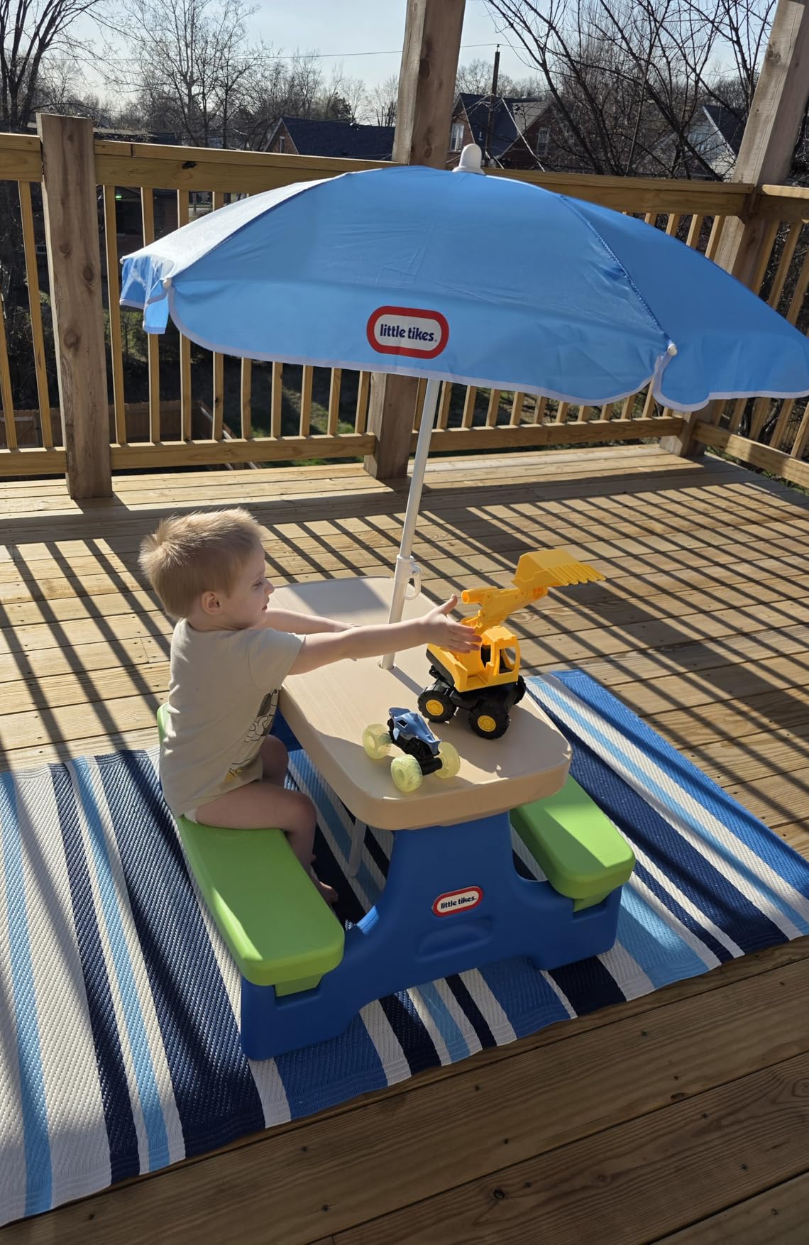 Little Tikes Easy Store Picnic Table with Umbrella, Multi Color, 42.00''L x 38.00''W x 19.75''H customer photo 1