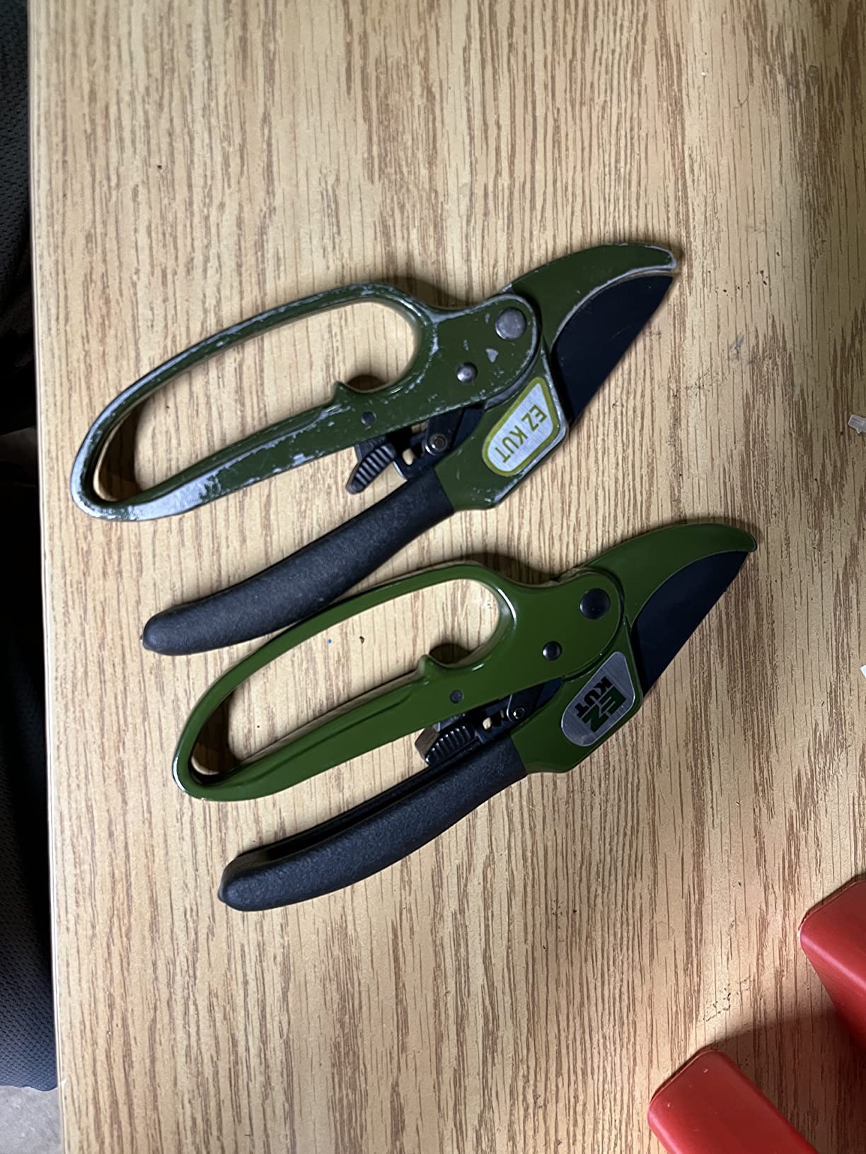 EZ Kut Heavy Duty Pruning Shears Green - with Ratcheting Action Great Garden Hand Tool Clippers Gardening pruners arthritis tools Ratcheting Anvil Hand Pruner Pruning Shears Heavy Duty Since 1988 customer photo 2