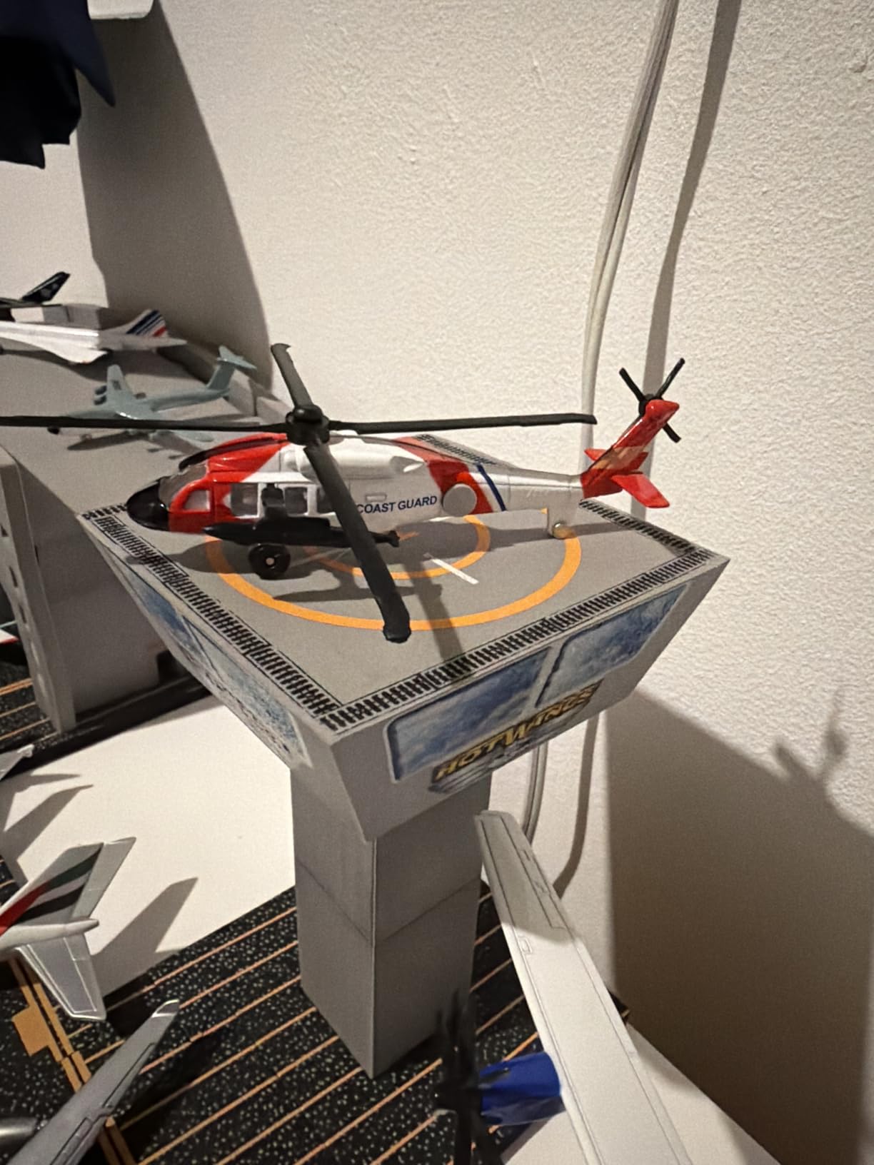 Daron Worldwide Trading Runway24 Coast Guard Helicopter, Black, Red customer photo 1