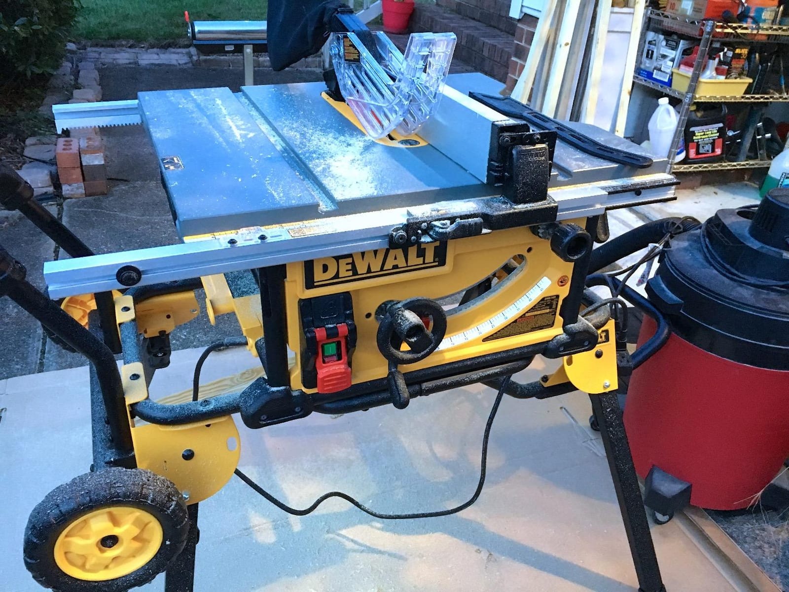 DEWALT Table Saw 10 Inch with Foldable Rolling Table Saw Stand, 15 Amp, 4800 RPM, 32-1/2-Inch Rip Capacity (DWE7491RS) customer photo 1