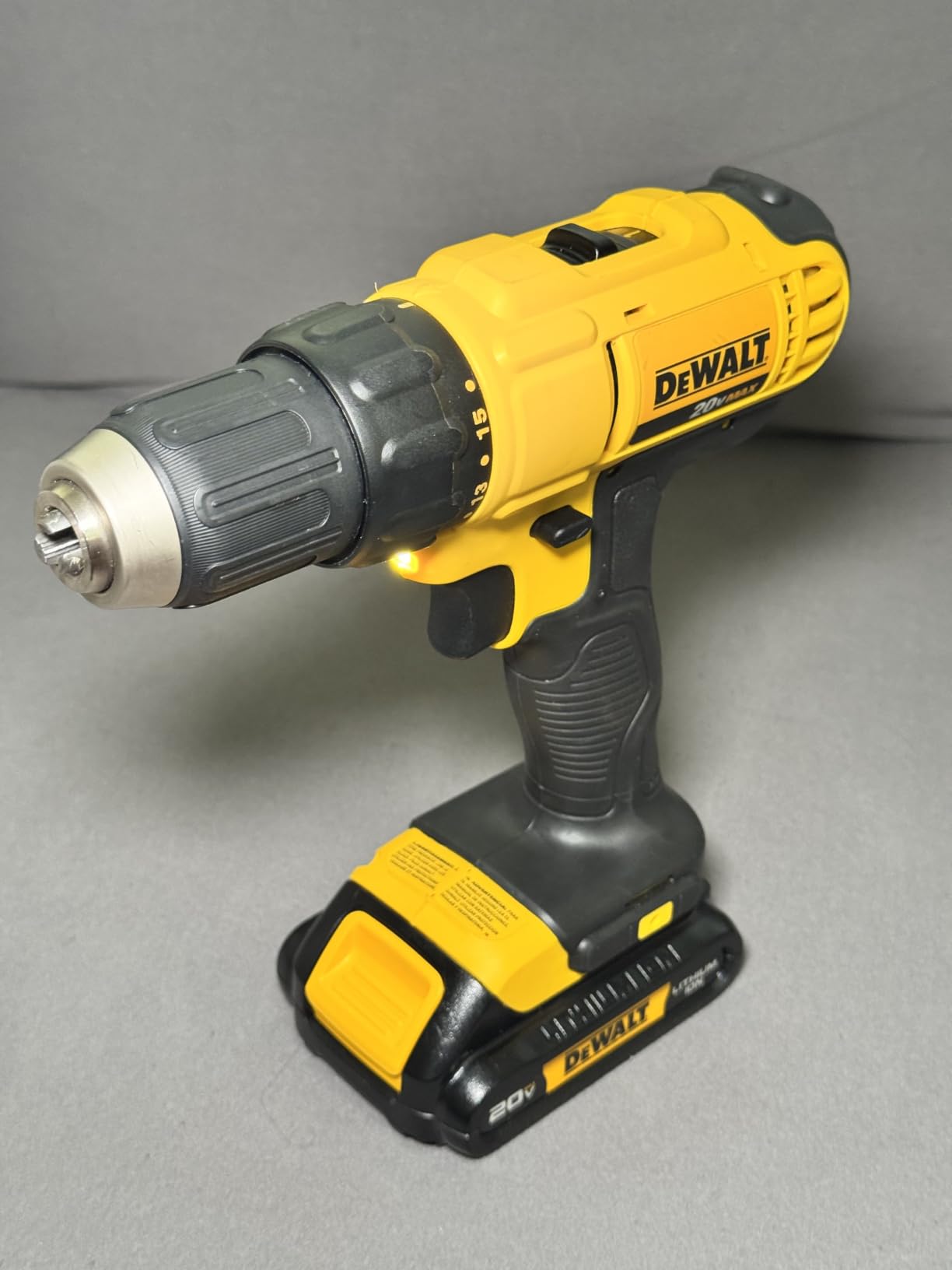 DEWALT 20V MAX Cordless Drill and Impact Driver, Power Tool Combo Kit , Includes 2 Batteries, Charger and Bag (DCK240C2) customer photo 1