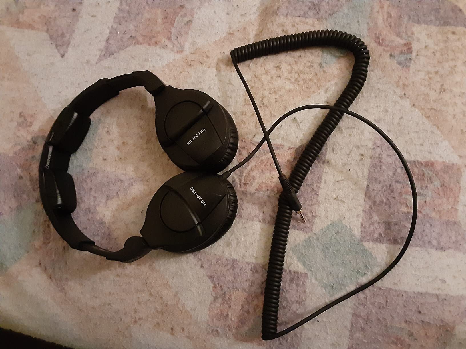 Sennheiser HD 280 Pro Headphone, Black | Closed-back headphones with 32dB attenuation and coiled cable for monitoring, recording and fieldwork customer photo 1