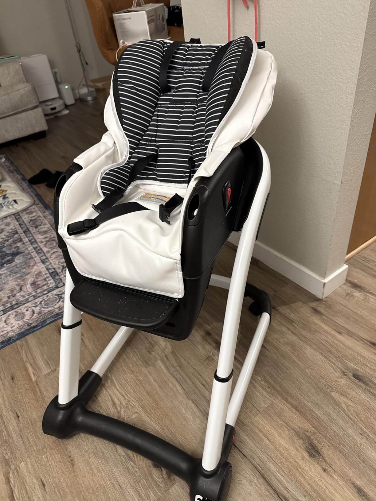 Graco Blossom 6 in 1 Convertible High Chair Studio 22.5x41x29 Inch (Pack of 1) customer photo 1