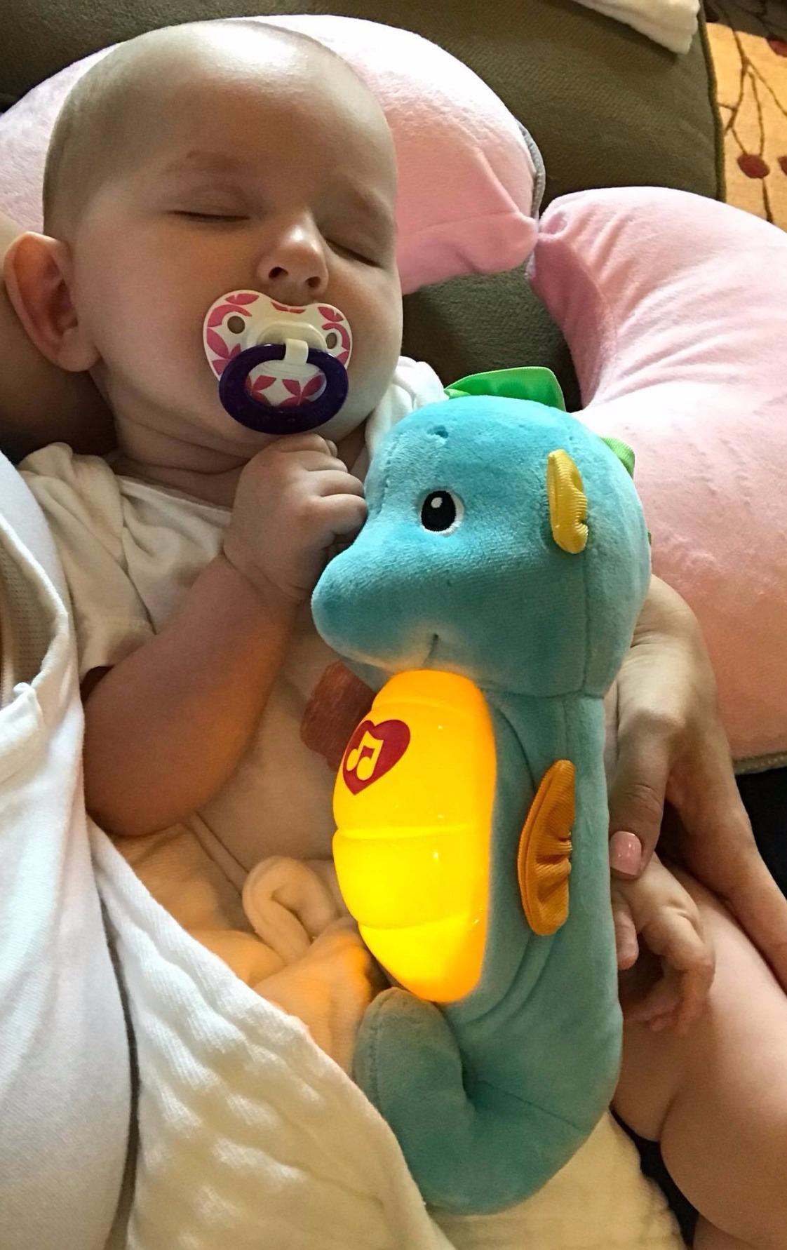 Fisher-Price Soothe & Glow Seahorse, Pink customer photo 2
