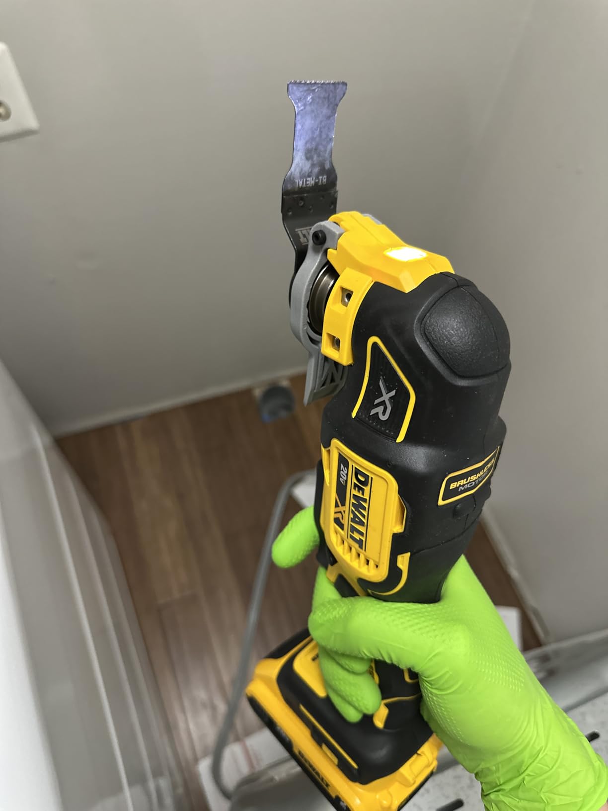 DEWALT 20V MAX XR Oscillating Multi-Tool Kit, Oscillating Tool Accessories, Cordless, 3-Speed, Quick Blade Change, Sand Paper, Blades, Battery and Charger Included (DCS356D1) customer photo 2
