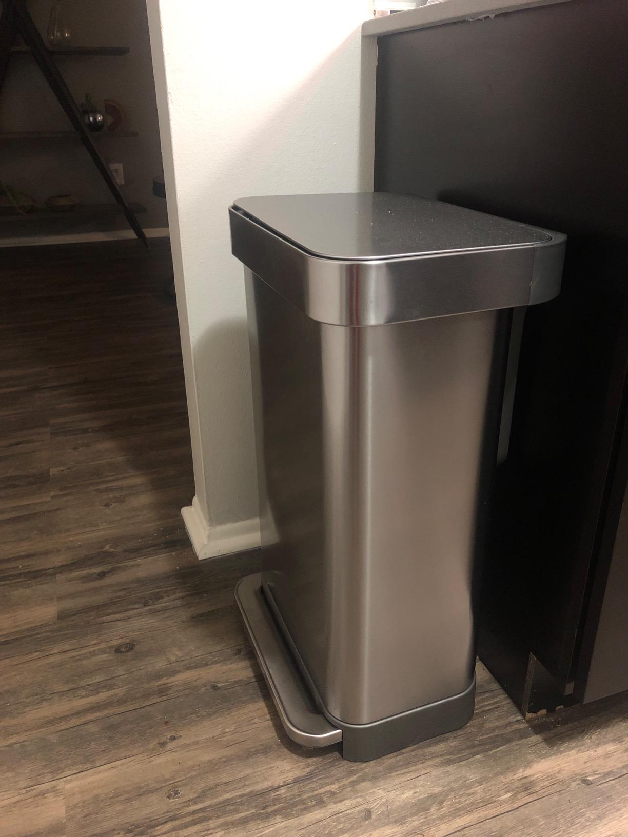 simplehuman Rectangular Step Can, 45L / 12 Gallon Kitchen Trash Can, Liner Rim System, Liner Pocket, 150,000-Step Pedal, Lid Shox Silent Close, Brushed Stainless Steel customer photo 2