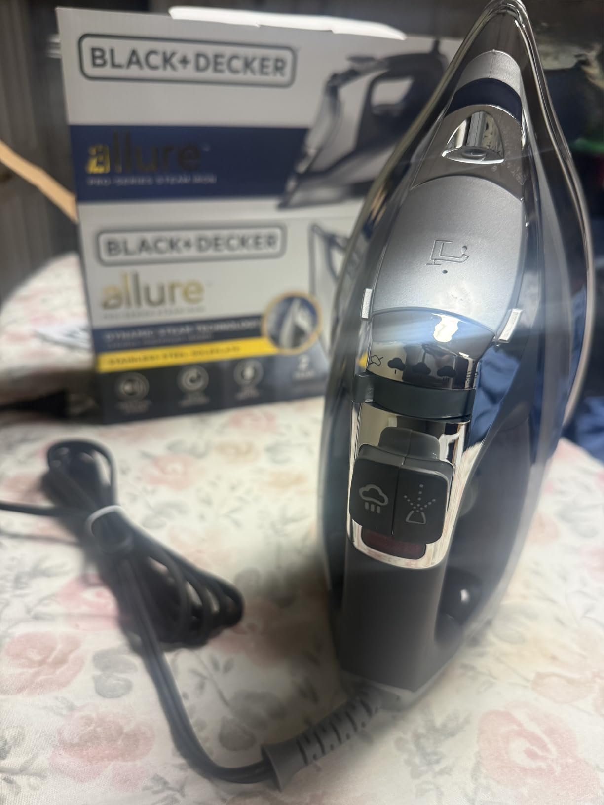 BLACK+DECKER Allure Professional Steam Iron for Clothes, Powerful steam iron with stainless soleplate, precision tip, vertical steam and automatic shutoff customer photo 1