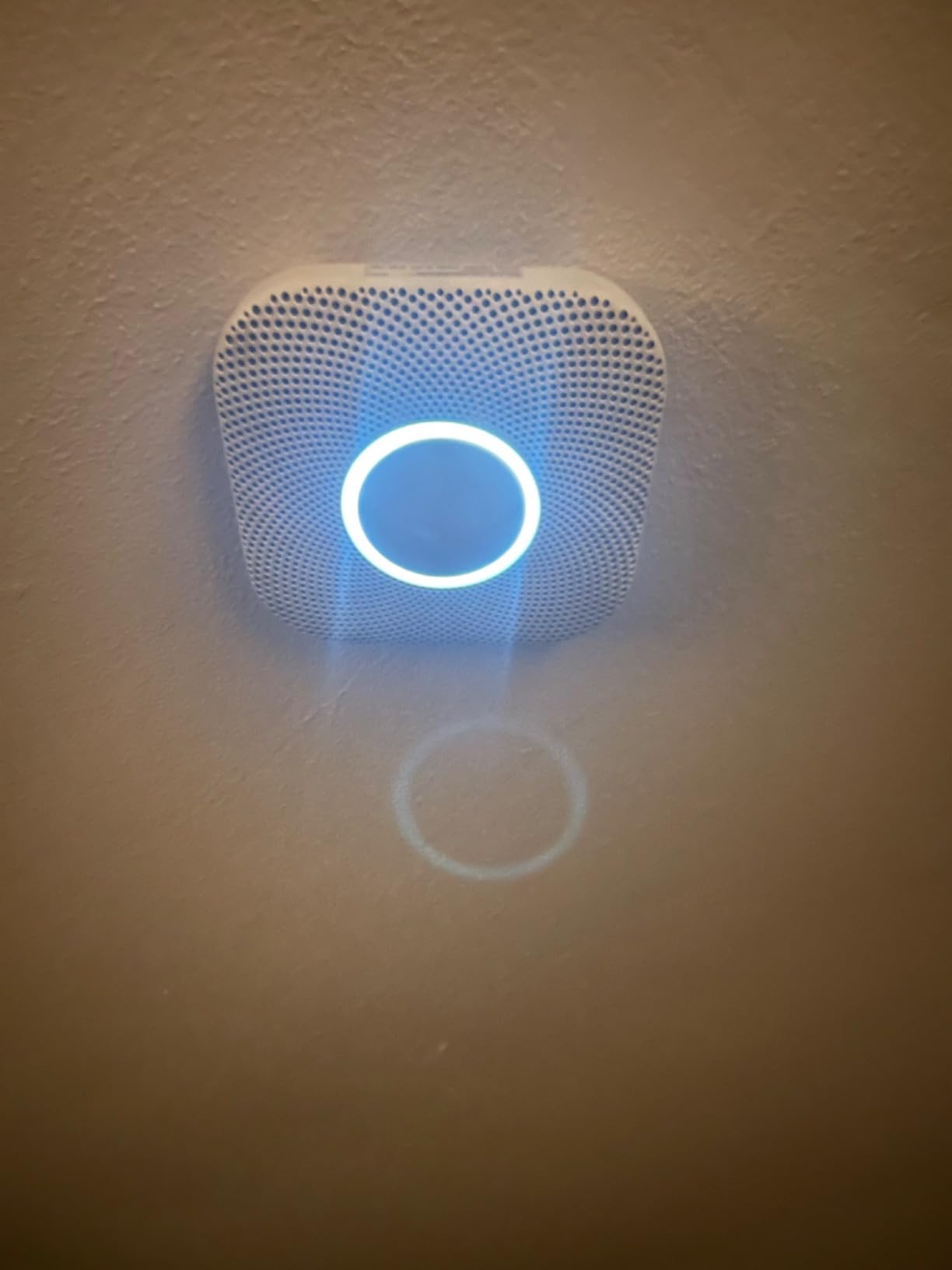 Google Nest Protect - Smoke Alarm - Smoke Detector and Carbon Monoxide Detector - Battery Operated, White - S3000BWES customer photo 2