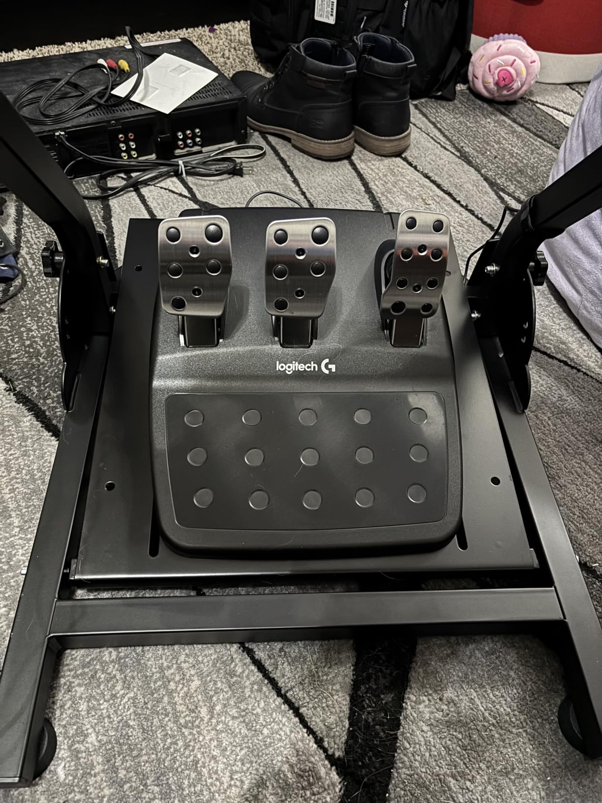Logitech G920 Racing Wheel and Pedals for Xbox X|S/Xbox One/PC | Real force feedback, stainless steel paddle shifters, leather steering wheel cover customer photo 2