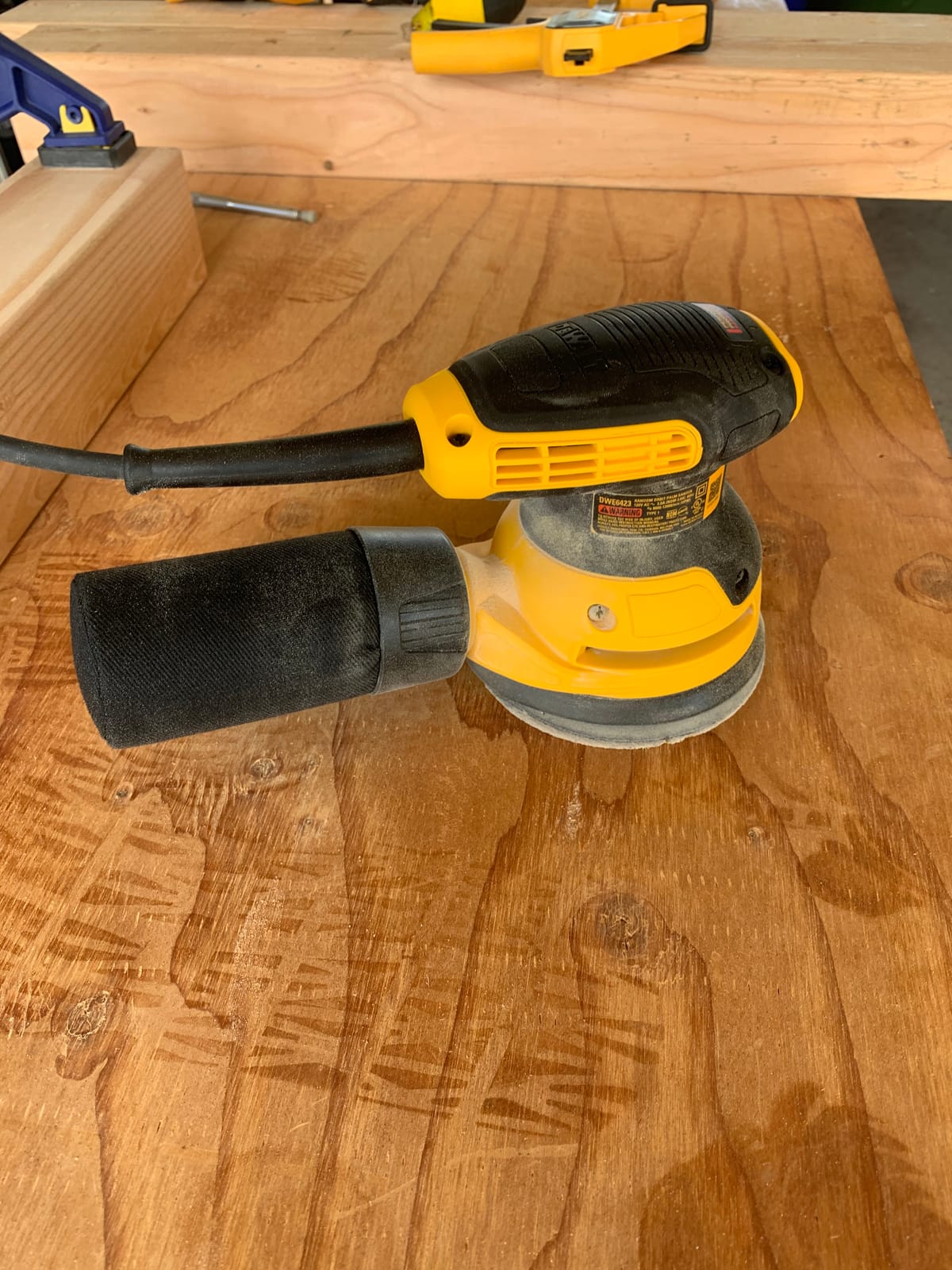 DEWALT Orbital Sander Kit, 5-Inch, Variable Speed (DWE6423K) customer photo 1