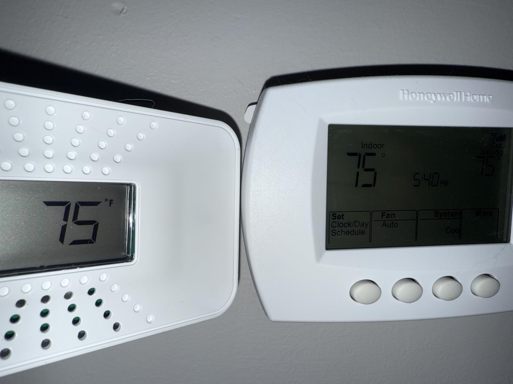 First Alert CO710 Carbon Monoxide Detector with 10-Year Battery and Digital Temperature Display, White customer photo 1