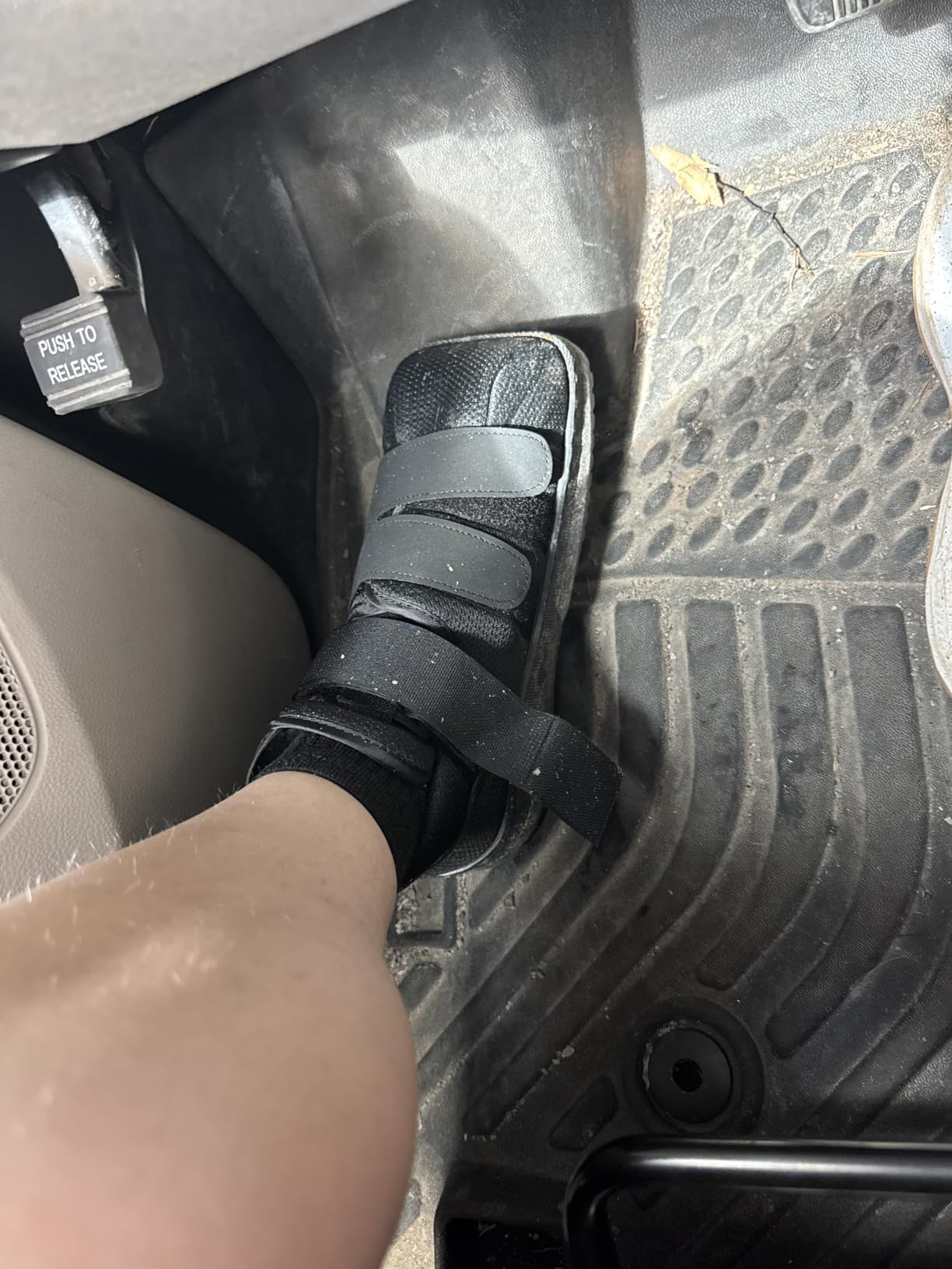 BraceAbility Closed Toe Medical Walking Shoe - Lightweight Broken Toe Cast Boot, Fractured Foot Brace for Metatarsal Stress Fracture, Post-op Bunion, Hammertoe Surgery Recovery - For Men or Women (M) customer photo 1
