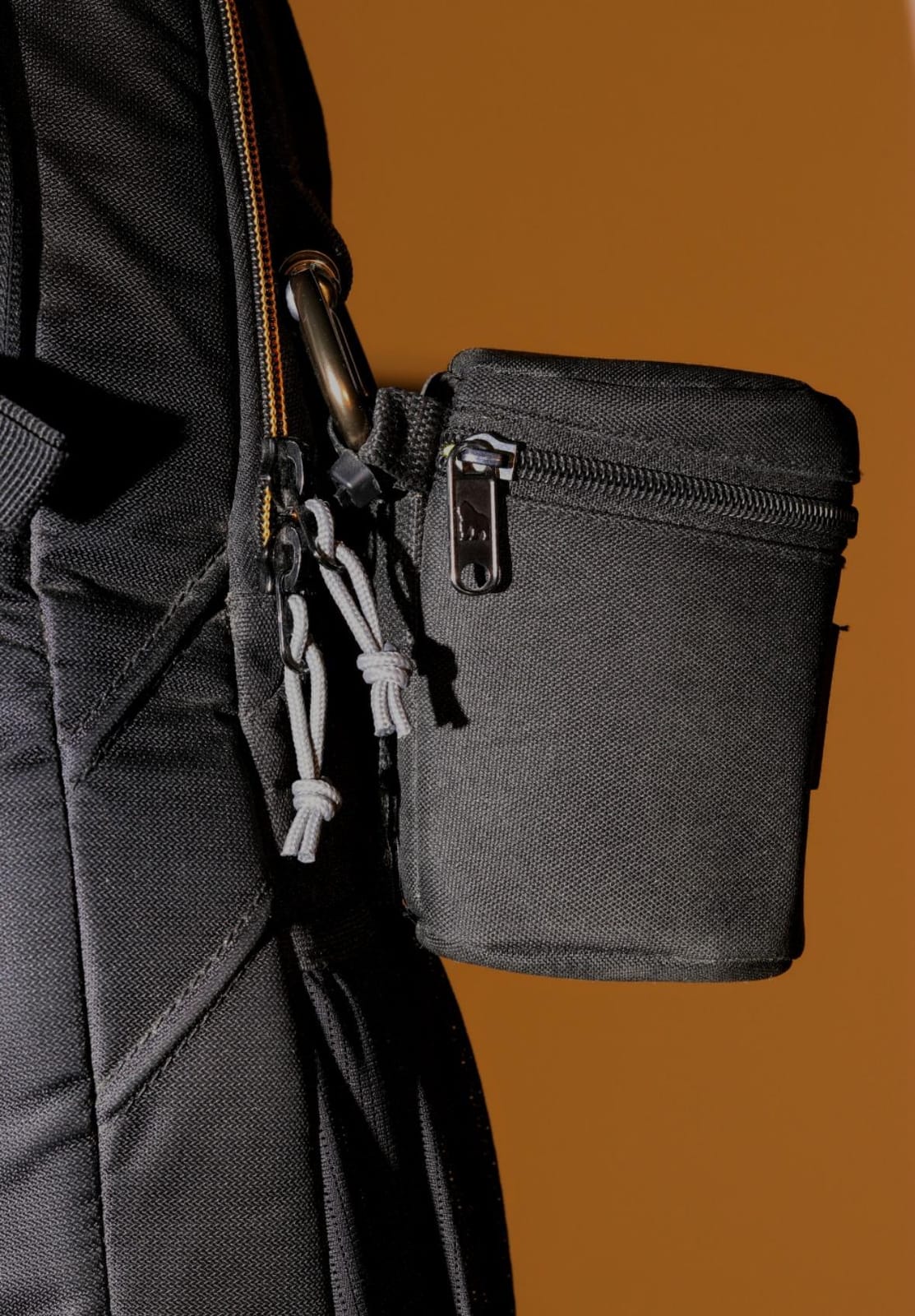 Lowepro LP36899PWW Slingshot Edge 250 AW - A Secure, Slim, Smart and Protective Sling for a Compact DSLR or DJI Mavic Pro/Mavic Pro Platinum, Black, 9.06 x 4.72 x 8.27 in customer photo 2