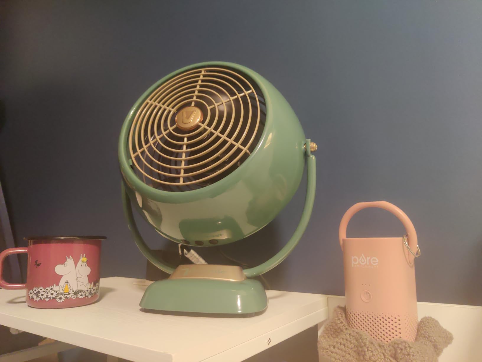 Vornado VFAN Jr. Vintage Metal Desk Fan, 2-Speed, Retro Air Circulator with Adjustable Tilt, Fan for Bedroom, Office and Dorm Room Cooling, Vintage White customer photo 2