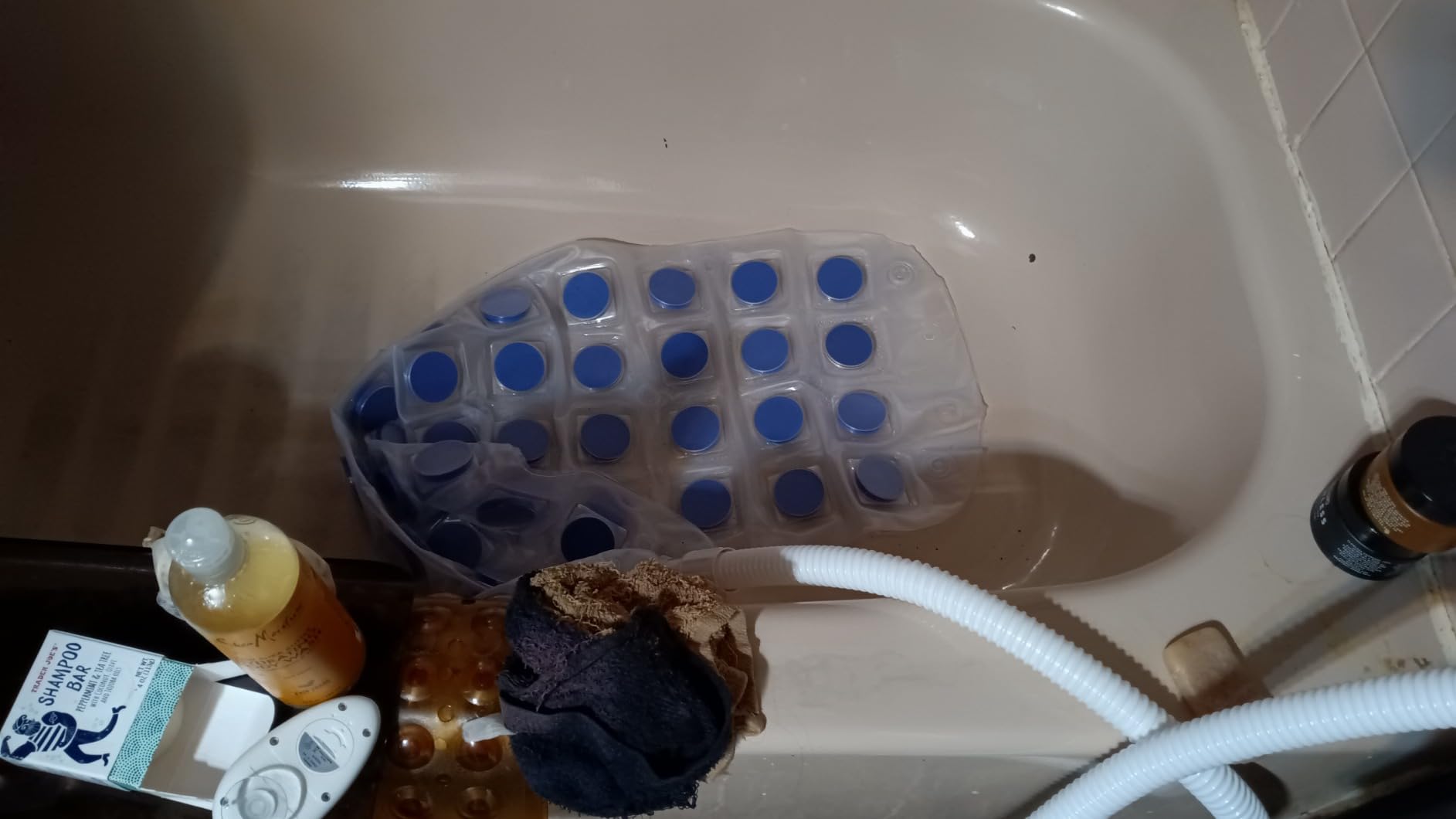 Portable Spa Bubble Bath Massager - Thermal Spa Waterproof Non-slip Mat with Suction Cup Bottom, Motorized Air Pump & Adjustable Bubble Settings - Remote Control Included - Serenelife PHSPAMT22 customer photo 1