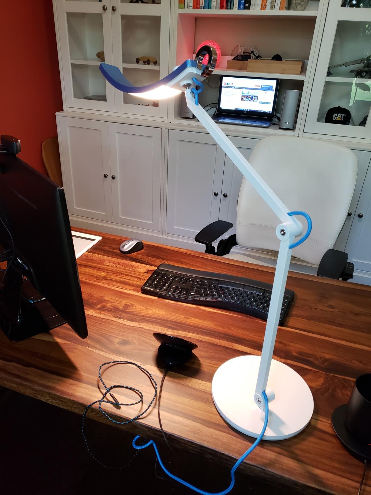 BenQ e-Reading Desk Lamp - Ultrawide and Bright Lighting, Dimmable, Dual Smart Mode, Adjustable Arm, Auto-dimming, High CRI, Eye-caring Lamp for Home Office, Reading, Study, Craft customer photo 2