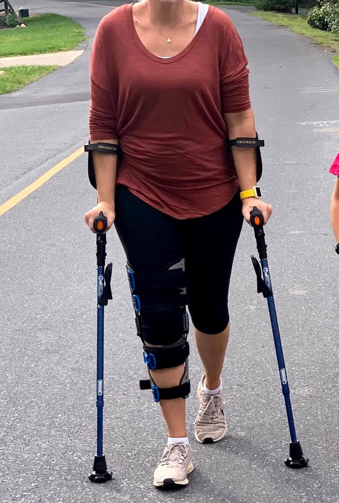 Ergobaum 7TH Generation Prime by Ergoactives. 1 Pair (2 Units) of Ergonomic Forearm Crutches - Adult 5' - 6'6'' Adjustable (Green) customer photo 2