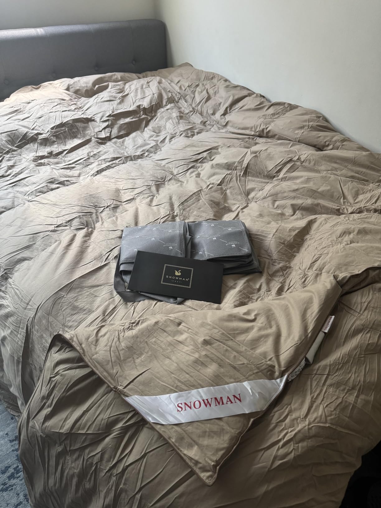 SNOWMAN Premium Down Comforter Queen Size, Khaki Duvet Insert All Season | Medium Warm Hotel Bedding Comforter with 8 Corner Tabs, 100% Organic Cotton Fabric, 3D Baffle Box Design (Khaki, 90