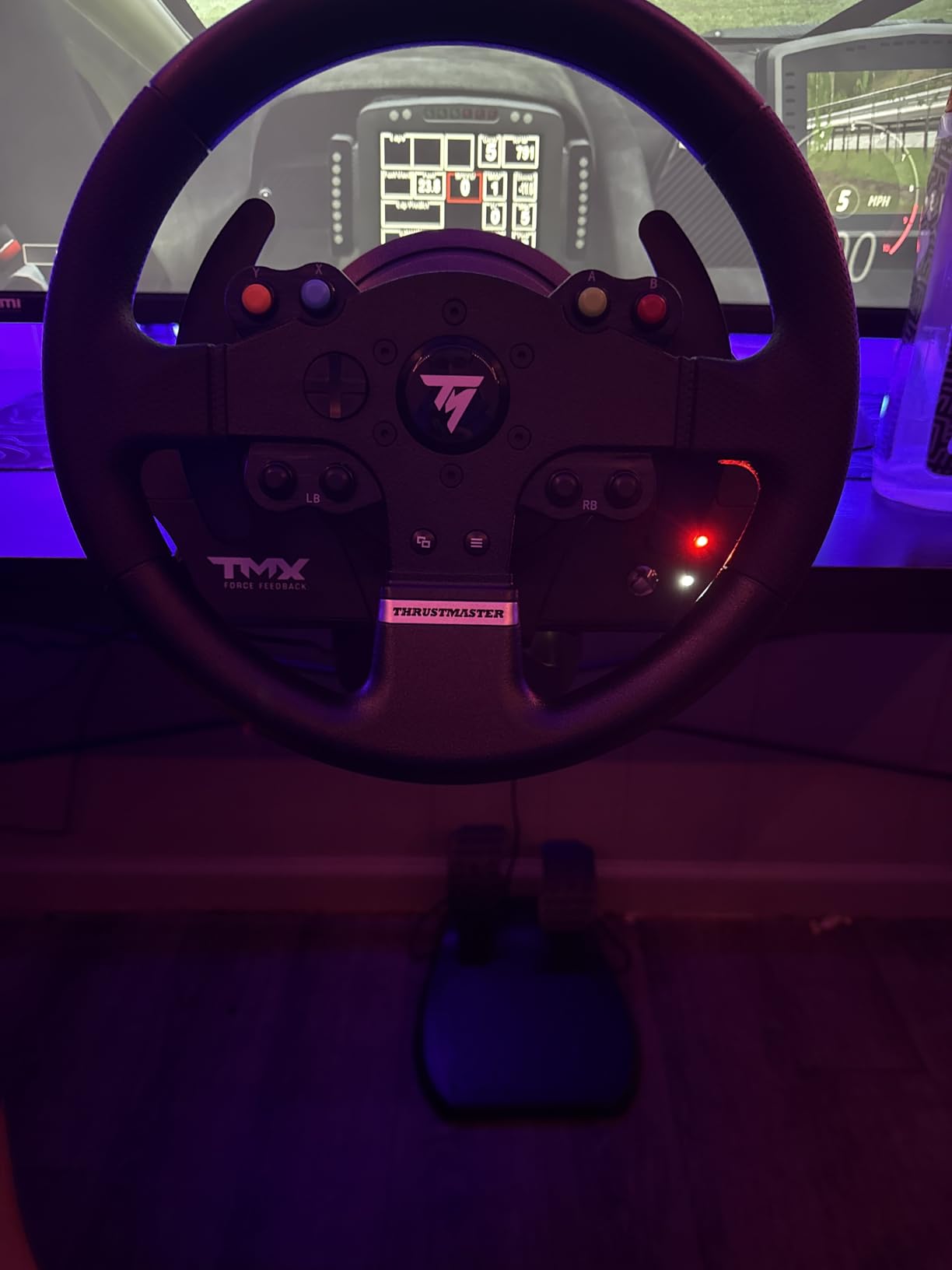 Thrustmaster TMX Force Feedback Racing Wheel & Pedals - XBOX & PC | 900-degree rotation, belt-pulley motor, 28 cm rim, 12-bit optical reading, ergonomic grip customer photo 1
