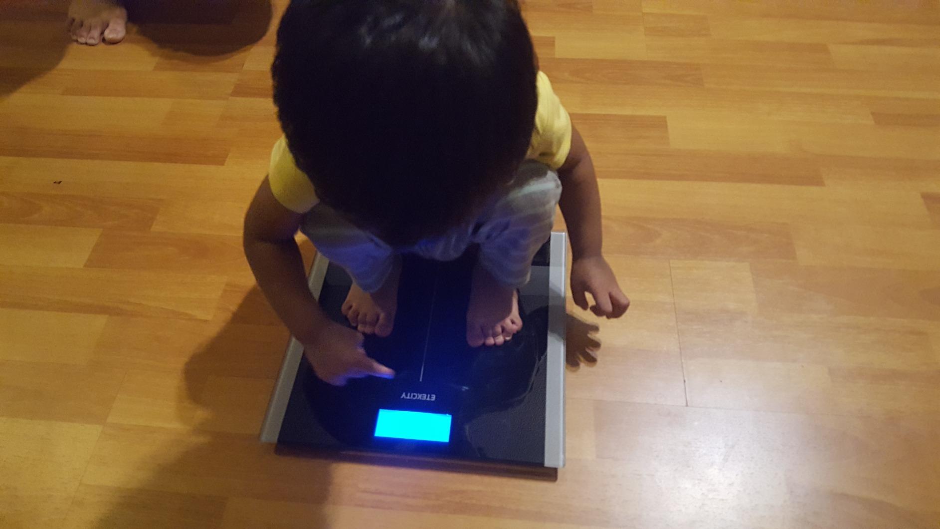 Etekcity Digital Body Weight Bathroom Scale, 440 lb Extra Wide Platform | Accurate and Safe Weighing, Large Easy-to-Read Backlit LCD Display, High Capacity for People customer photo 1
