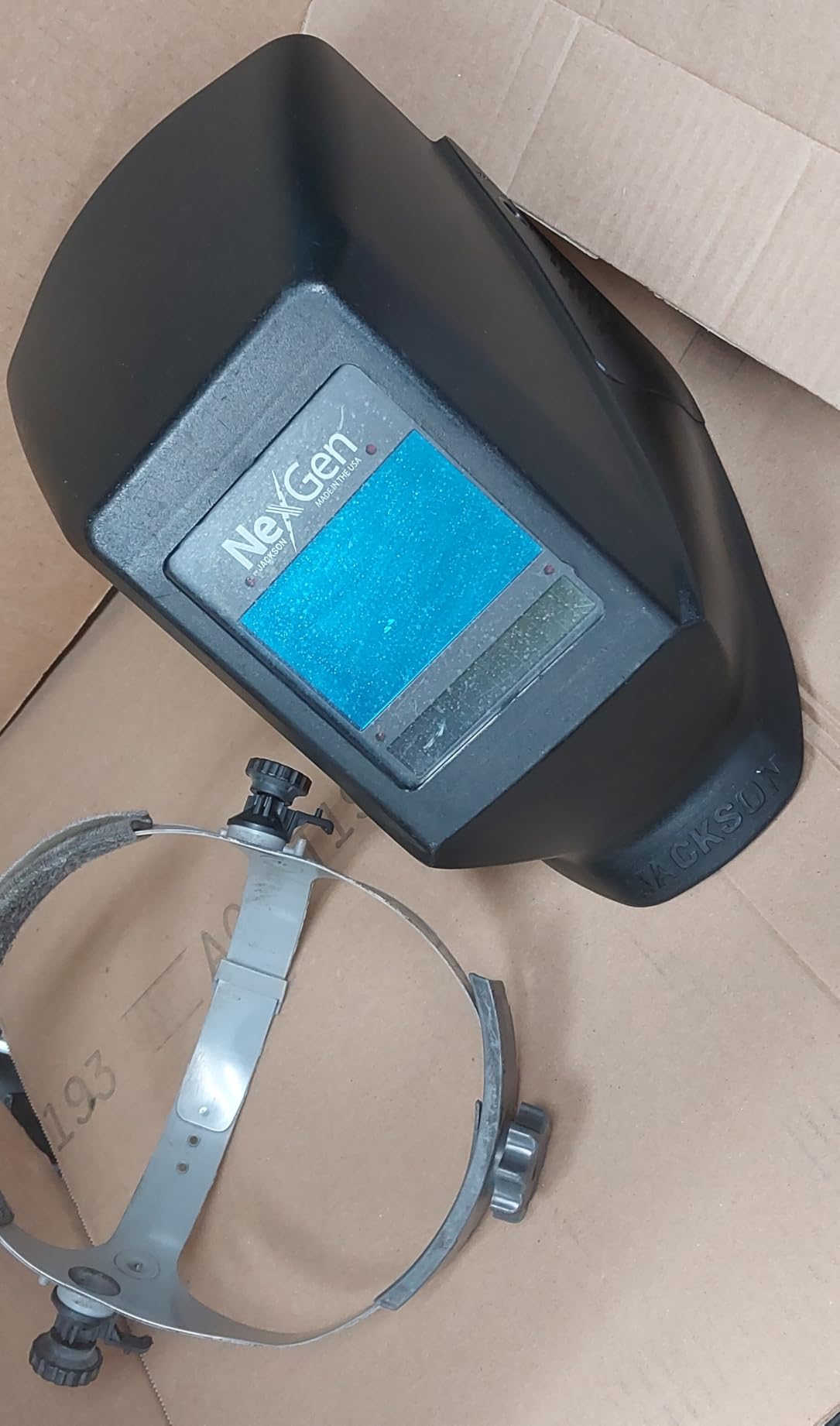 Jackson Safety Insight Auto Darkening Welding Helmet, ADF Hood - ANSI Z87.1 | Lightweight Welding Mask with Narrow HSL Shell, 3.94