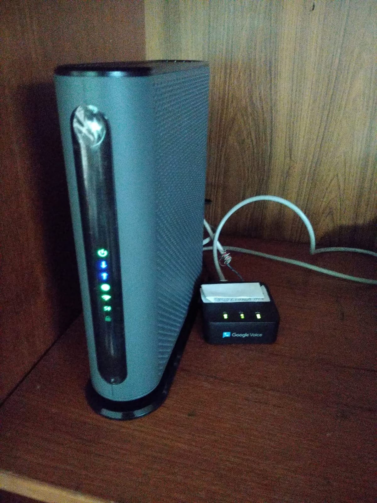 Motorola MG7550 2-in-1 Cable Modem with Built-in WiFi Router and Power Boost | Approved by Comcast Xfinity, Cox, Charter Spectrum | AC1900 WiFi Router | 16x4 DOCSIS 3.0 customer photo 2