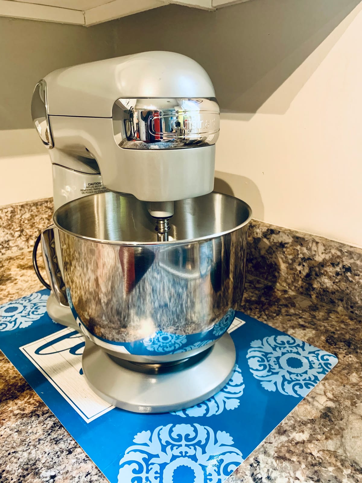 Cuisinart Stand Mixer, 12 Speeds, 5.5-Quart Mixing Bowl, Chef's Whisk, Flat Mixing Paddle, Dough Hook, and Splash Guard with Pour Spout, Silver Lining, SM-50BCNAS customer photo 2