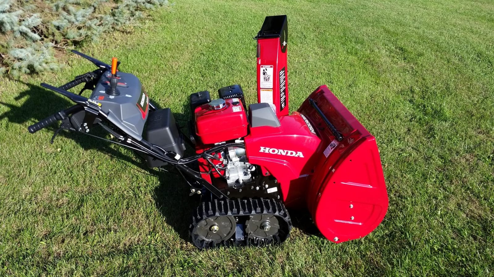 Honda HSS928 28-Inch Two Stage Snow Blower (HSS928AAT) | Track Drive and Auger Height Control, Clears Up to 1900 Pounds per Minute with 52-Foot Max Throwing Distance, Self-Propelled customer photo 2