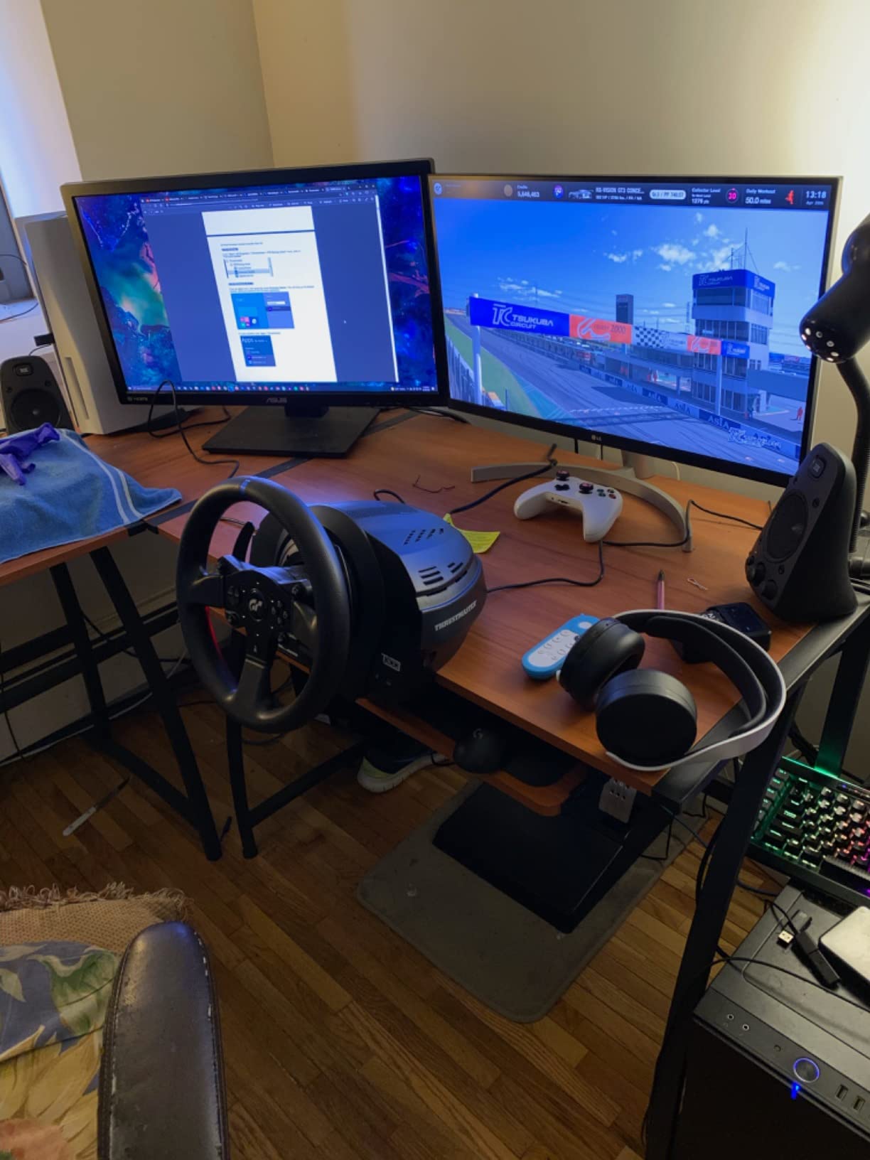 Thrustmaster T300RS GT Force Feedback Racing Wheel & 3 Pedal Set - PS5 & PC | Officially licensed Gran Turismo wheel, for Simracing, belt-driven motor, 13 actions buttons, detachable wheel customer photo 1