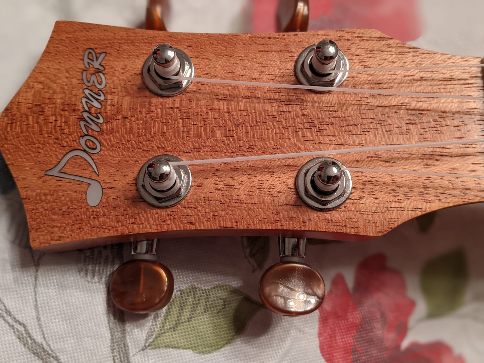 Donner Concert Ukulele Beginner Mahogany 23 Inch Ukelele Kit with Free Online Lesson Gig Bag Strap Nylon String Tuner Picks Cloth DUC-1 customer photo 1