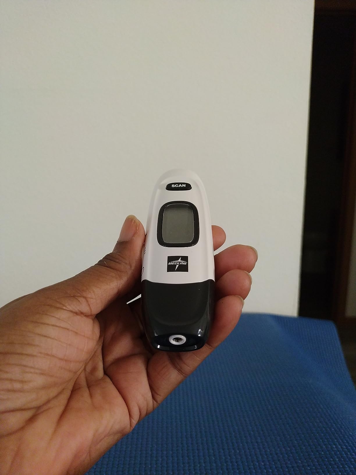 Medline No Touch Infrared Forehead Thermometer customer photo 1